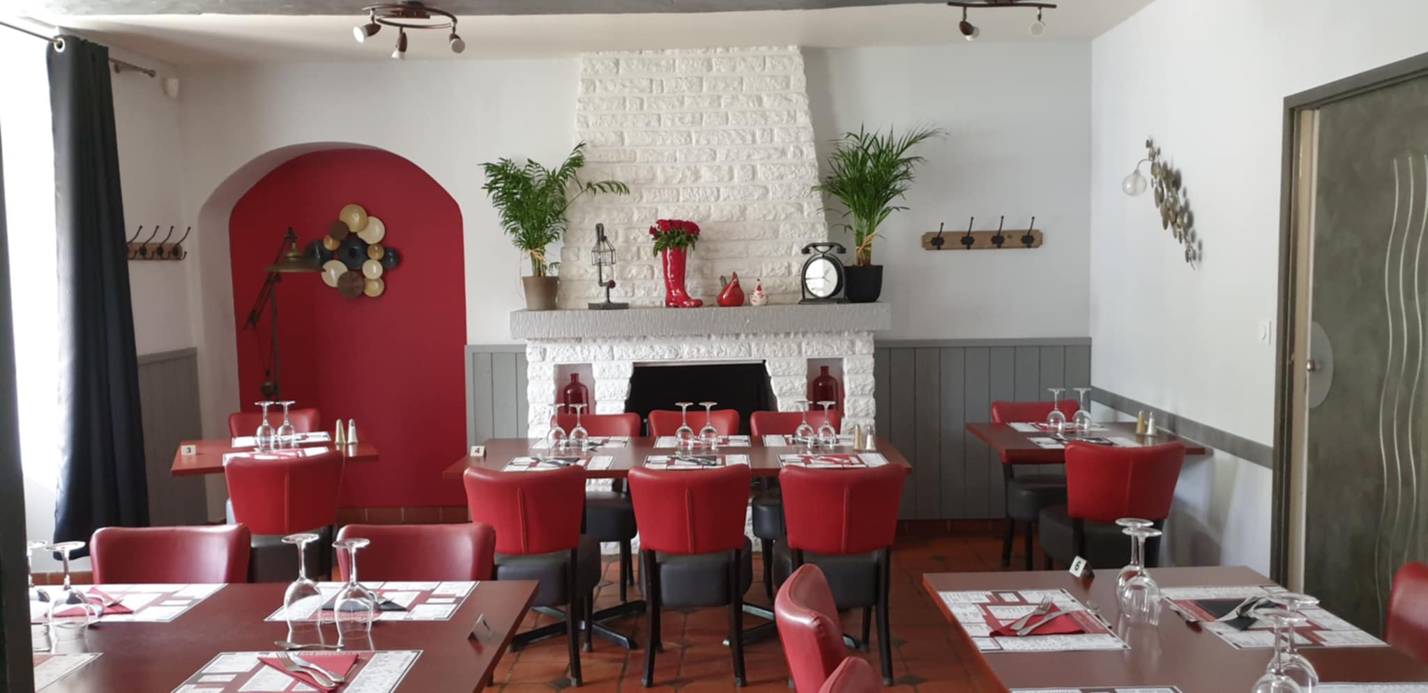 A VENDRE CAUSE FUTURE RETRAITE EN VENDÉE
BEAULIEU SOUS LA ROCHE (Entre La Roche Sur Yon et Les Sables D'Olonne) HTTPS://PVT.FM/PUB/F51143A7314B
SITUÉ EN PLEIN CENTRE DU BOURG.FOND DE COMMERCE A VENDRE/BAR LICENCE IV/RESTAURANT CUISINE TRADITIONNELLE MAISON AVEC FORMULES/MENU DU JOUR TOUS LES MIDIS .OUVERT LES WEEK ENDS. 2 SALLES DE RESTAURANT/1 TERRASSE/CUISINE ET MATÉRIEL AUX NORMES.PARKING A PROXIMITÉ.GRAND LOGEMENT DE FONCTION /LOYER MODÉRÉ.FERMETURE ANNUELLE 5 SEMAINES. LE 140 FACEBOOK