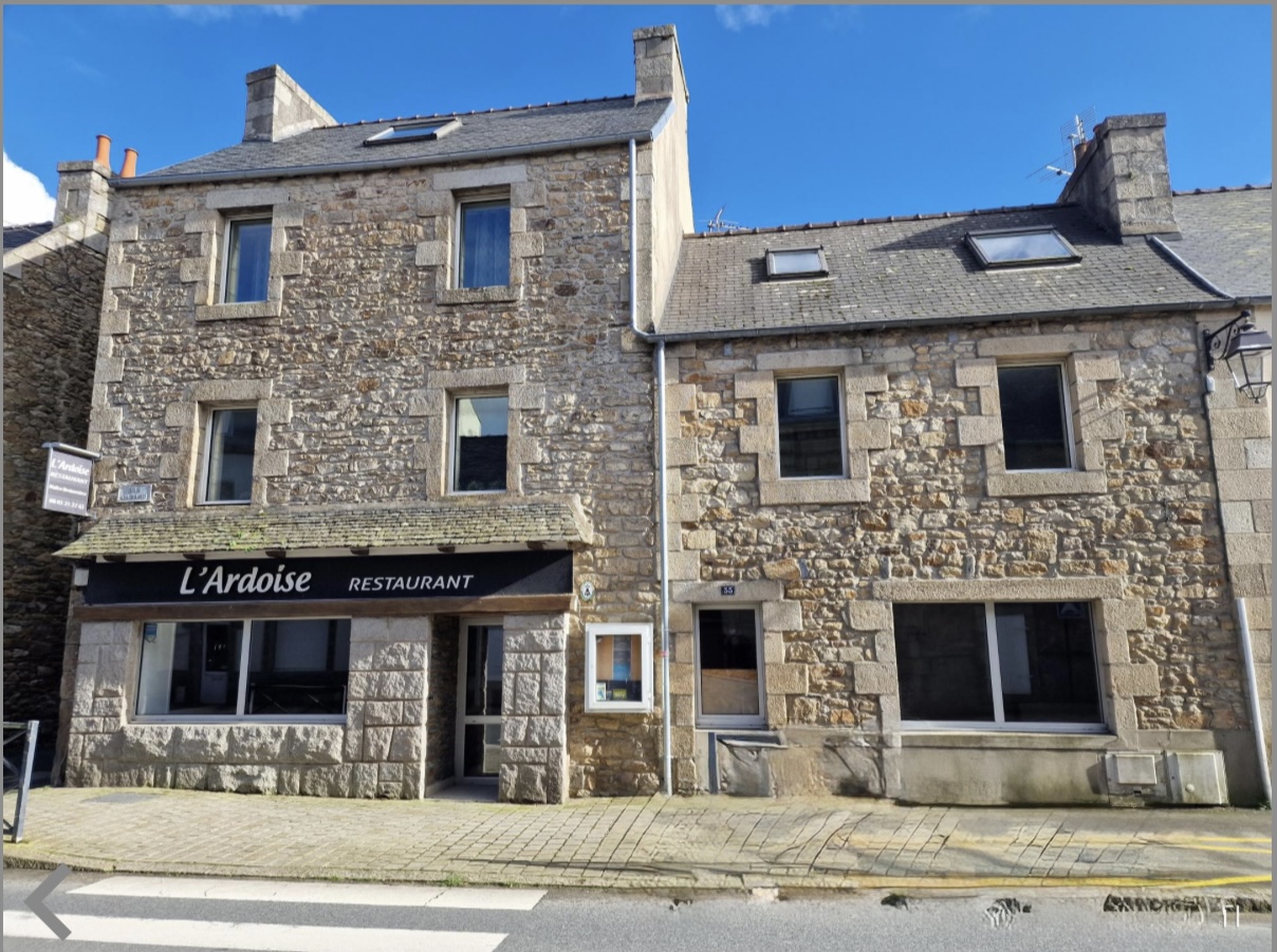 À louer local commercial très bon emplacement idéal restauration ou autres commerces