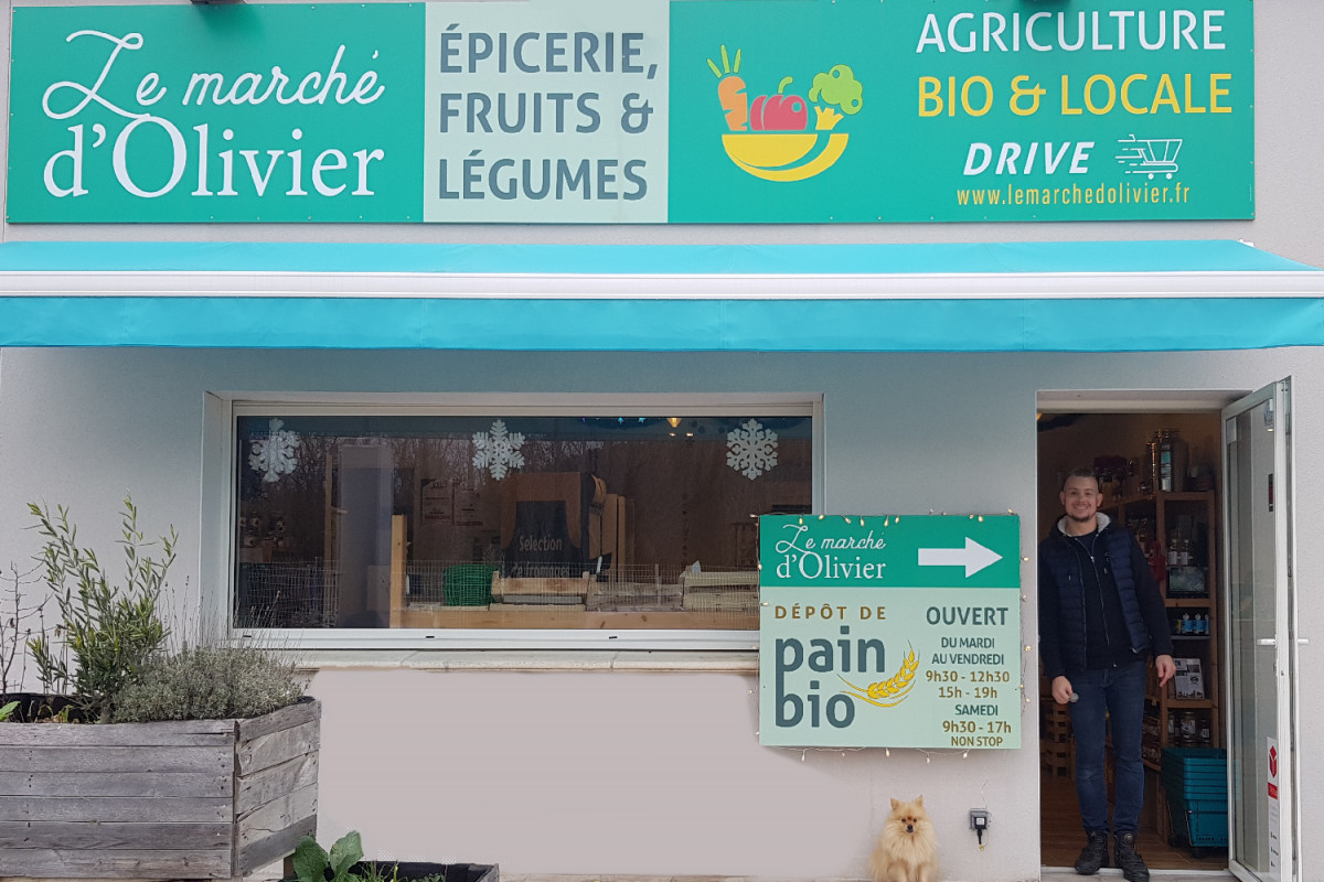 Fonds de commerce à vendre, épicerie/primeur BIO et LOCAL. J'ai créé le magasin il y a 6 ans, l'activité est en progression constante et il y a encore beaucoup de potentiel de développement. Site internet drive. Pas d'employé. Magasin sur un terrain en bordure de route départementale avec parking. Clientèle locale et fidèle toute l'année. 
Faibles charges fixes, accompagnement possible.
Pour plus de renseignements veuillez me contacter par messagerie dans un premier temps.