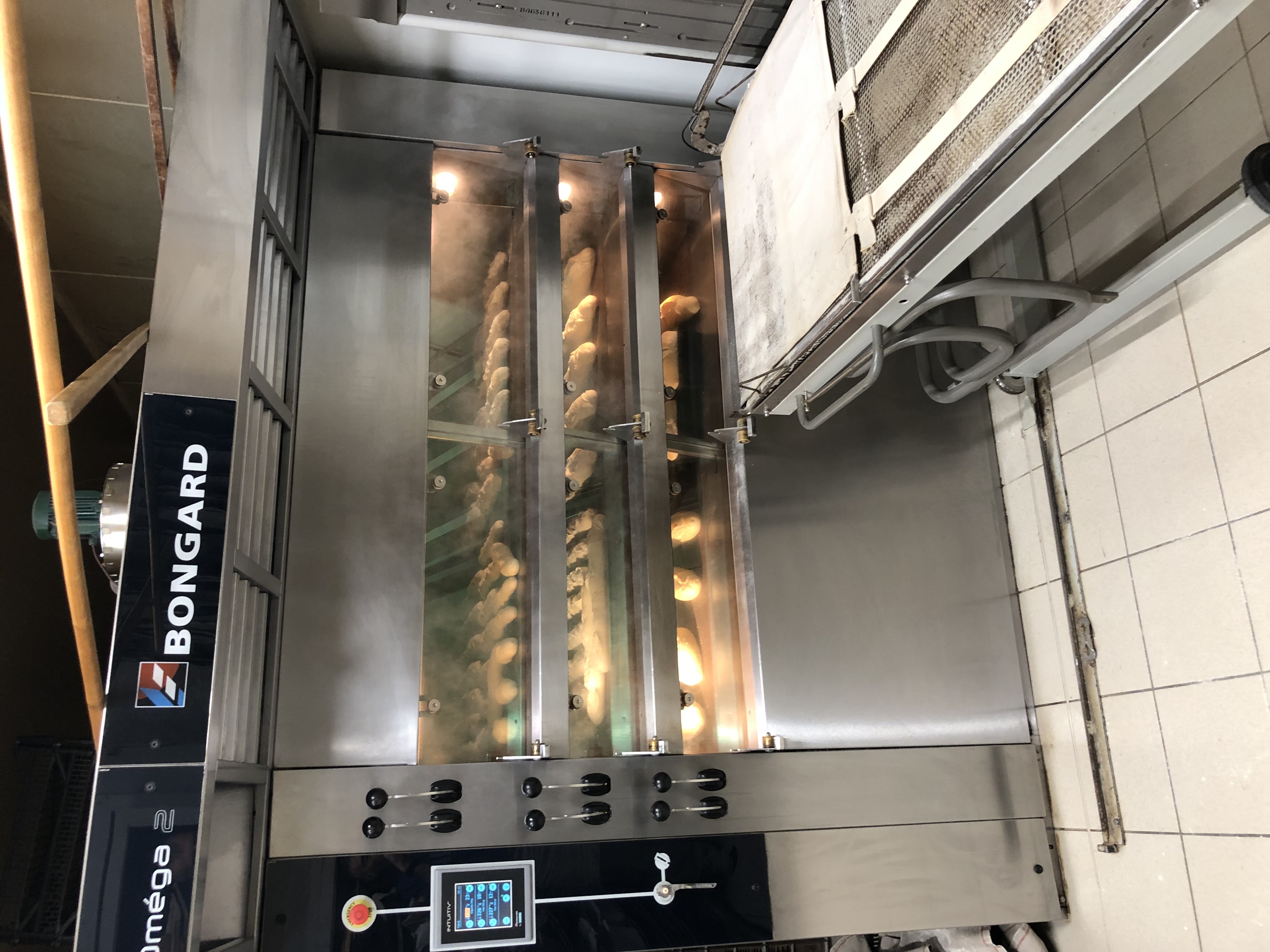 À vendre boulangerie, pâtisserie artisanale,fonds et mur situé au coeur du village 
Boulangerie familiale depuis 3 générations , connue et appréciée des habitants.Il s’agit de la dernière boulangerie du village,avec une clientèle locale et touristique fidèle.
Vente pour cause de départ à la retraite 
Afin de permettre la continuité de ce commerce essentiel pour les habitants,le fond et les murs sont proposés à un prix très attractif :50000 euros 
Belle opportunité pour un artisan boulanger -pâtissier ou un couple souhaitant s’installer dans un village avec une activité déjà connue et une vraie demande locale.
Notre souhait est que la boulangerie continue à faire vivre le village et à servir ses habitants 
(CA 250000 euros )
Pour plus d’informations,merci de nous contacter par message ou téléphone