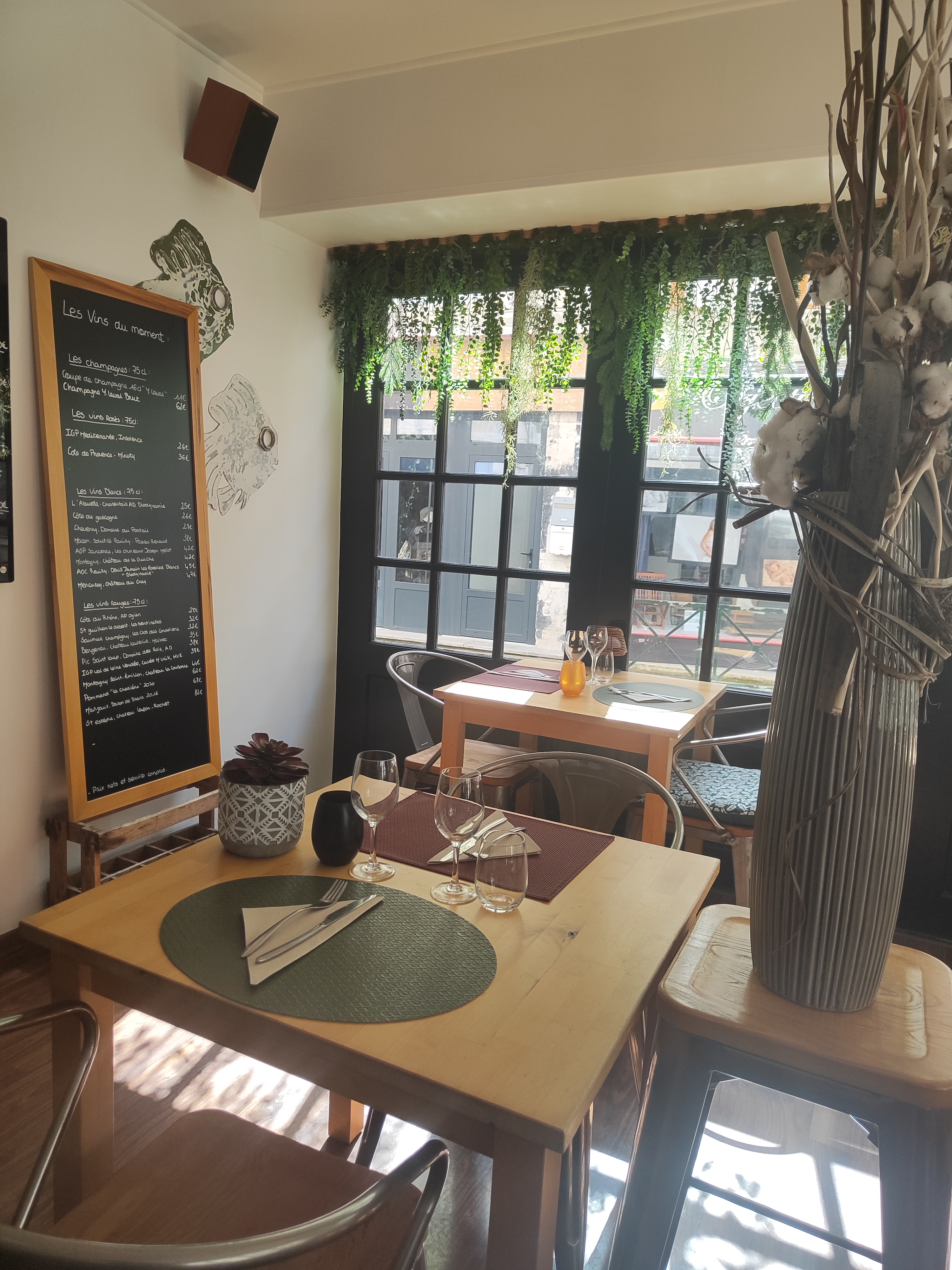 Restaurant chaleureux dans une ville où il fait bon vivre, à deux pas du marché, en plein centre ville entièrement refait. Future ville thermale. 
Cuisine faite maison avec des clients habitués et fidèles.
Ouvert du mardi au samedi. Idéal couple pour une première affaire.
30 places assises en intérieur et 25 en extérieur.