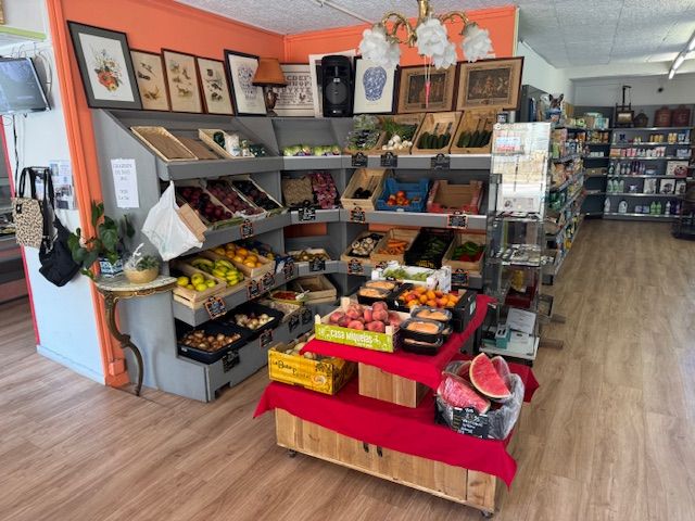 AUDE - Vente d'un fonds de commerce Epicerie, Boucherie au centre d'un village, proche d'une belle station balnéaire. SEULE épicerie du village ce qui en fait le commerce de proximité idéal. Elle n'est pas sous enseigne ; il y a également la possibilité de développer différents axes sur ce fonds de commerce. Cette boucherie / épicerie est idéale pour un couple de professionnels de la boucherie qui souhaiterait s'établir dans le Sud de la France. Les exploitants actuels souhaitent partir vers de nouveaux horizons. Fonds : 150.000€ - CA : 353.480€ - EBE : 60.894€

Fonds de commerce

Chiffre d'affaires (HT) : 353 500 €


Effectif : 0-2