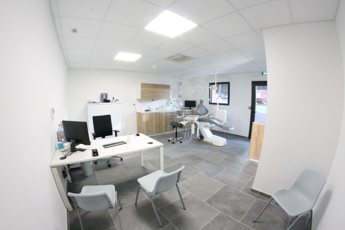 Je suis chirurgien-dentiste et j'ai construit un superbe espace de santé flambant neuf avec un grand parking attenant sur la commune de Rieux en Cambrésis et je souhaite louer 5 cellules à des professionnels de santé médicaux ou para - médicaux!
La demande est très importante pour tous les corps de métier du secteur médical!
Un confrère ou consoeur dentiste serait aussi le/la bienvenu!
N'hésitez pas à me contacter pour plus de détails!