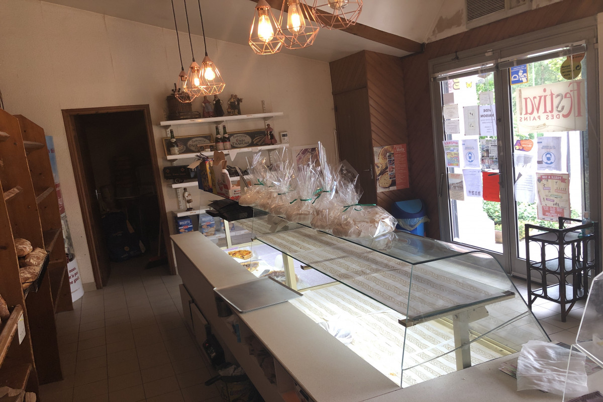 Vend boulangerie et pâtisserie petit village de l?Aveyron très bon cadre de vie chiffre d?affaires 100000? prix 85000