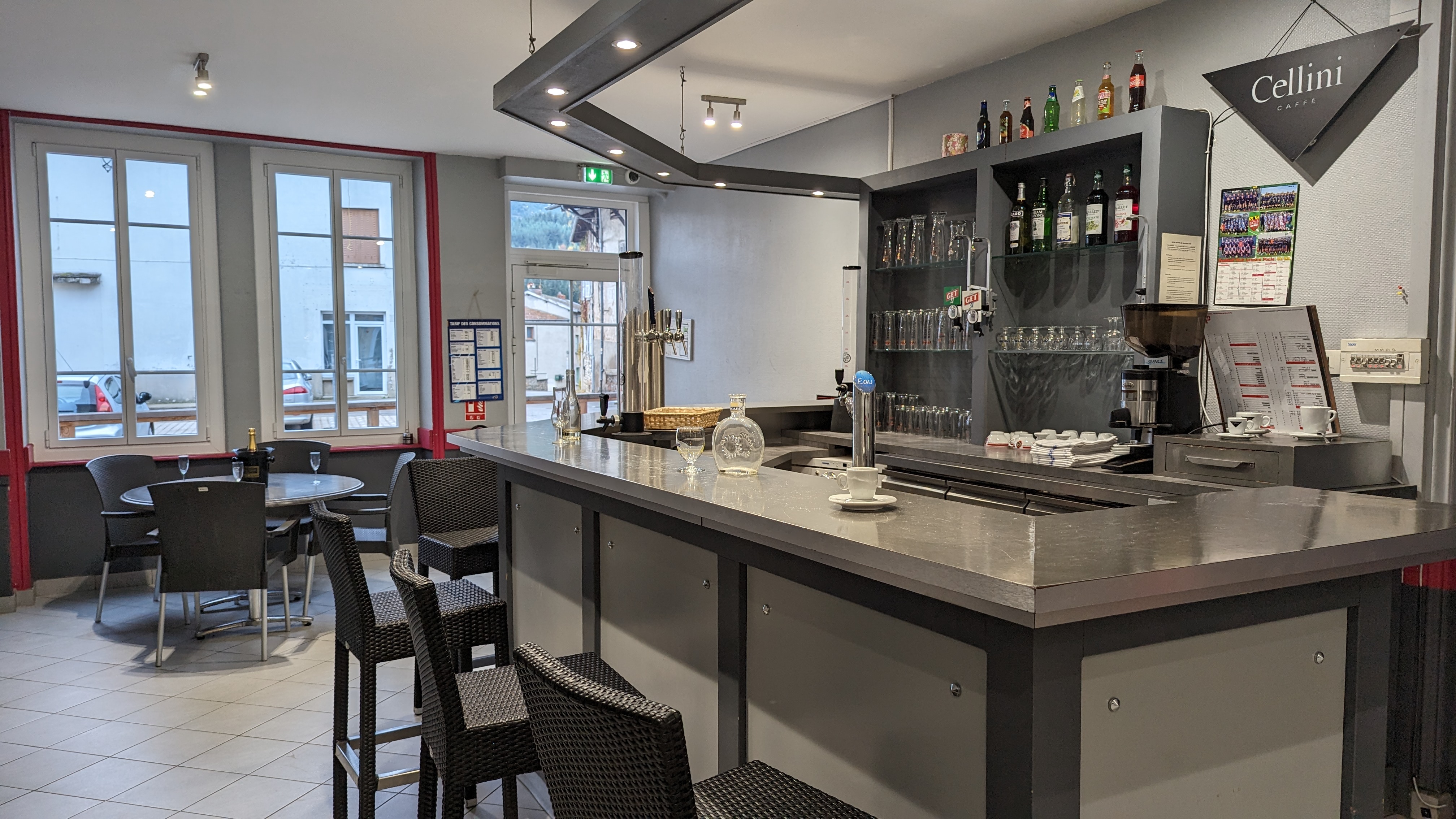 VENTE OU LOCATION GERANCE COMMERCE BAR RESTAURANT GITE EPICERIE EN HAUT BEAUJOLAIS