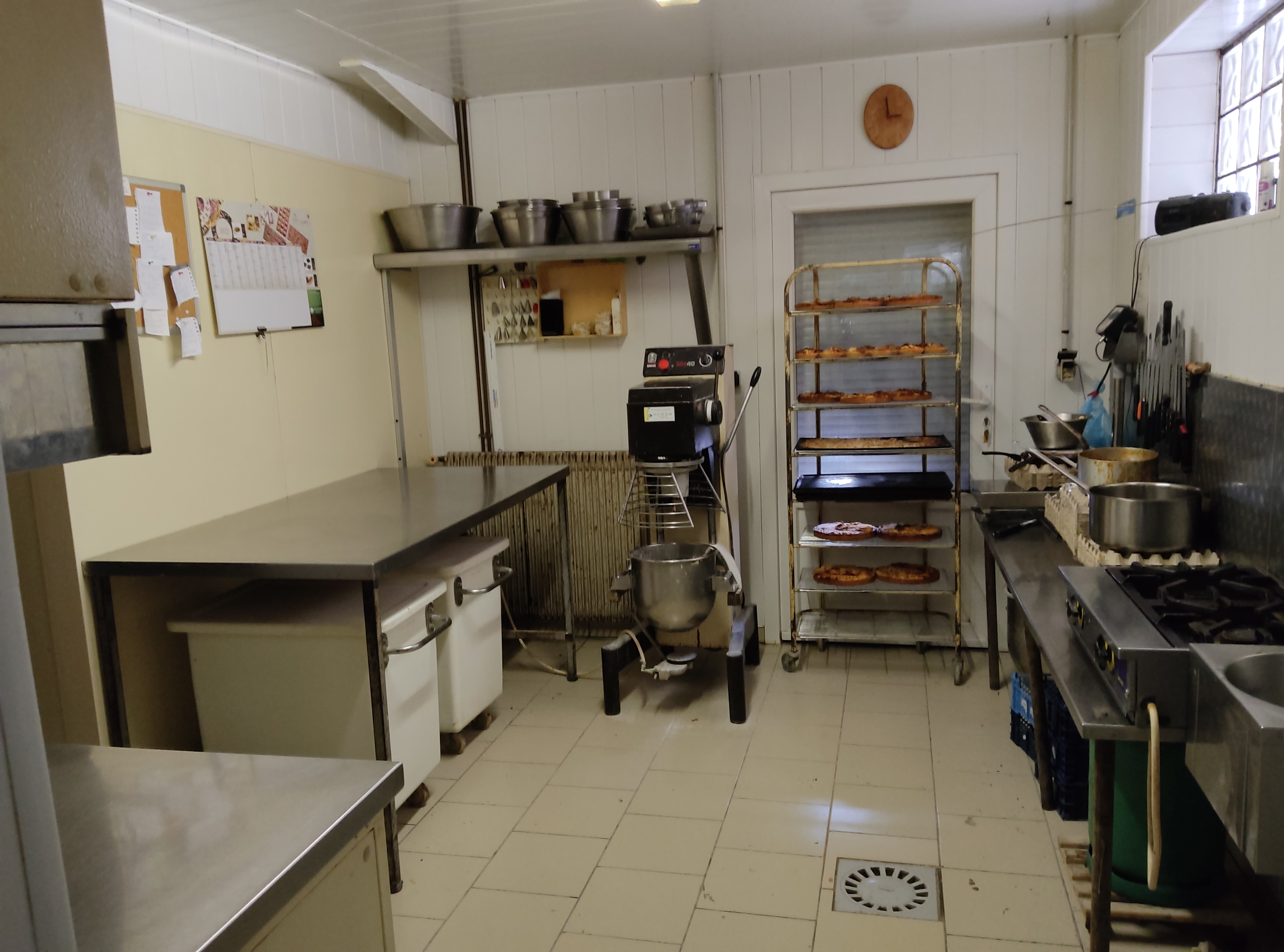 Vente boulangerie pâtisserie cause  retraite
Surface 300m2 Loc appartement 800€
1boulanger et 3 vendeuses