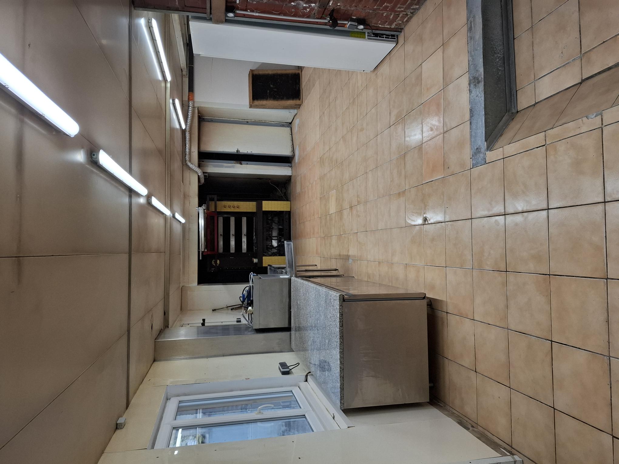 Commerce bar-boulangerie-pâtisserie en production, à reprendre en location gérance, remise en état des locaux.... 
village de 900 habitants, urbanisation en cours de 2 OPA, ouvert à toutes suggestions d'aménagement (petite épicerie, restauration....)