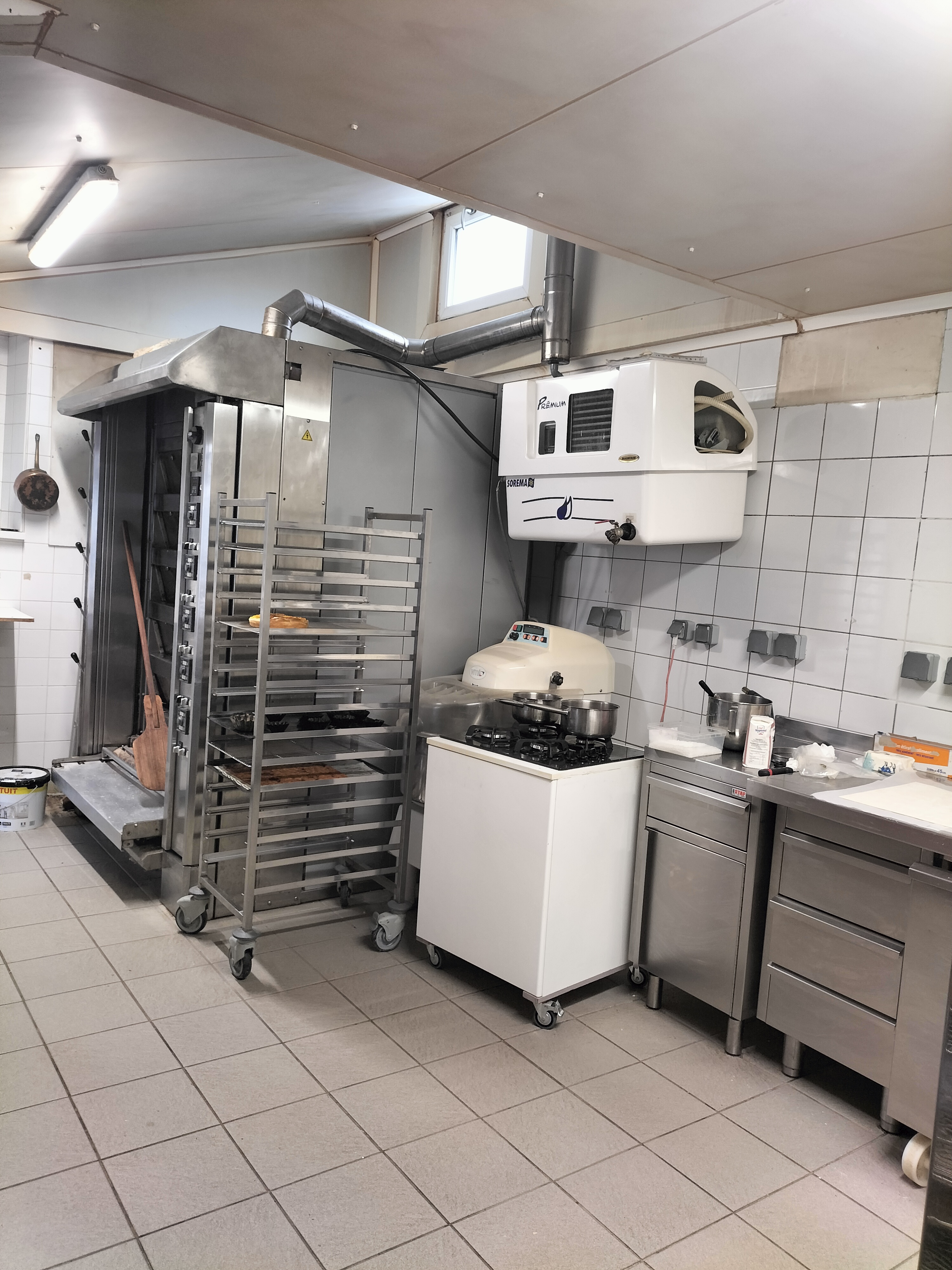 À céder fonds de commerce de pâtisserie - boulangerie situé à Préfailles (44) dans une station balnéaire familiale à 300m de la mer, en plein centre bourg.
Très bonne occasion pour première activité, affaire à développer.
Ouvert à négociation.
Contactez-moi pour plus d'informations.