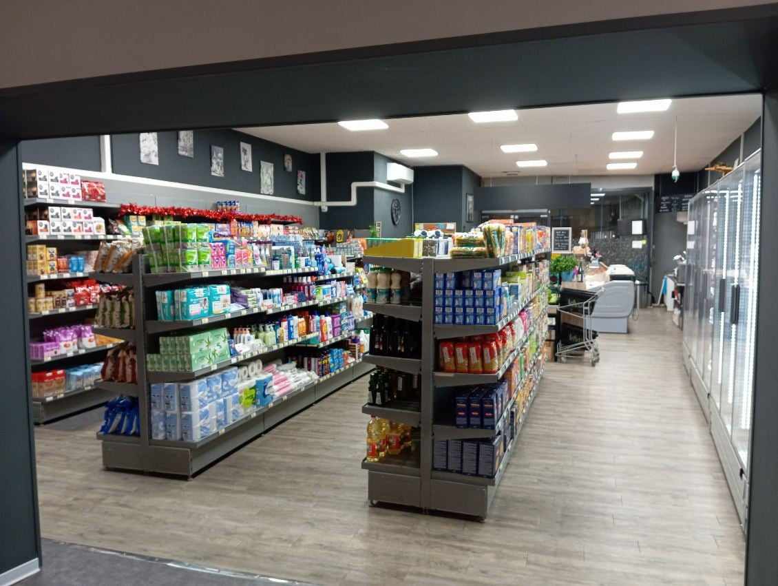 A SAISIR!
              Belle épicerie Vival indépendante de 120m2
idéalement situe au cœur d un charmant village Maureilhan 34370
à proximité de Béziers et  Narbonne. 
Commerce traditionnel combinant épicerie boucherie fromagerie et volailles 
dépôt de pains .
*Etablissement entièrement équipé aucun travaux a prévoir 
*très bon emplacement stationnement facile 
*clientèle locale fidèle et régulière. 
*Vous profitez de l'enseigne VIVAL tout en restant totalement indépendant dans votre gestion .
idéal pour un couple de commerçants ou un artisan boucher  souhaitant s installer dans une commune dynamique du sud de la France .
contacter le propriétaire  pour plus d informations  ou visite .