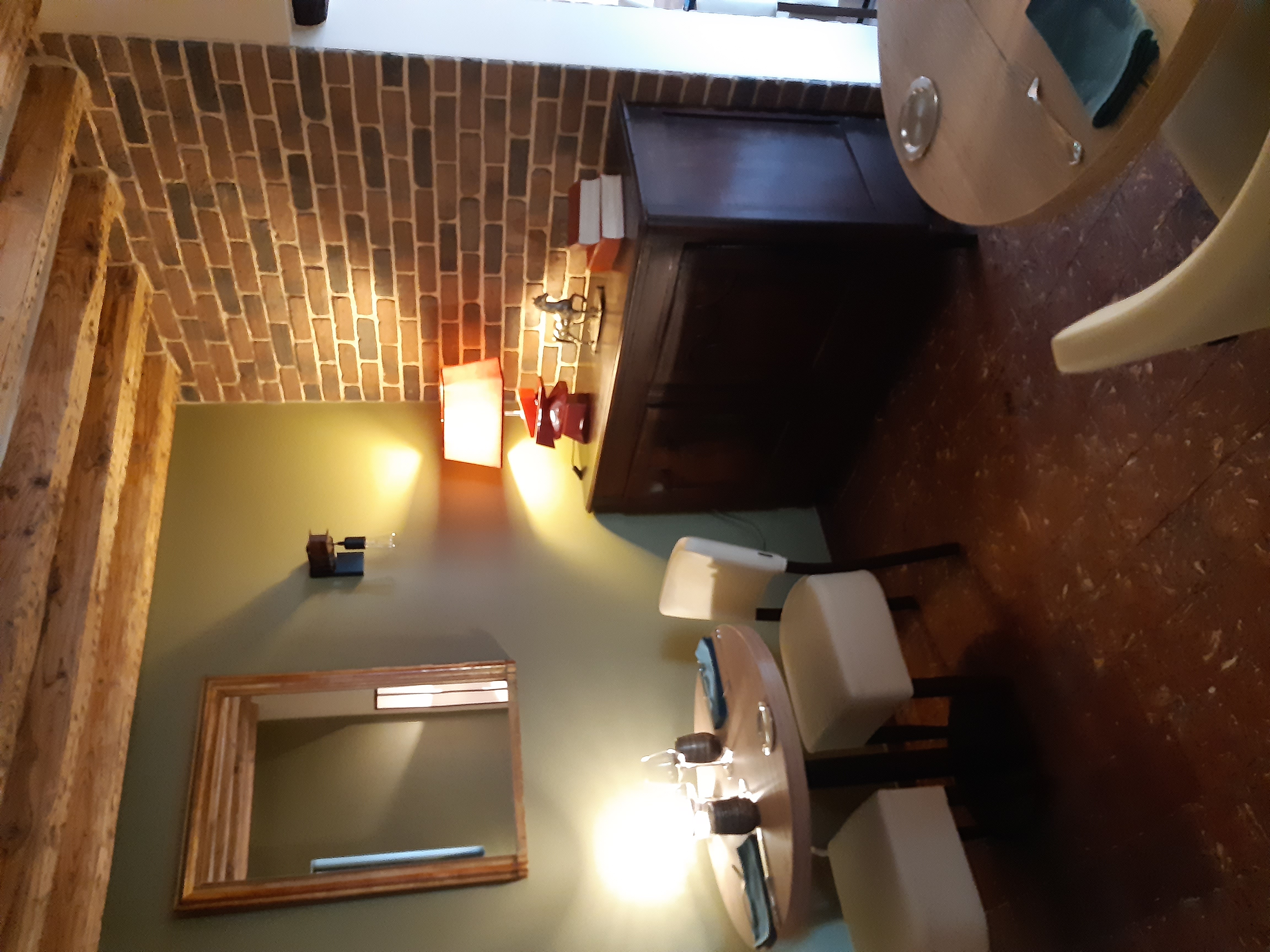 A VENDRE- Murs et Fond de commerce Restaurant
Idéalement situé en sortie de ville, sur route passante, ce restaurant dispose d'une capacité de 70 cts intérieur et 36 cts en terrasse-jardin.
entièrement équipé avec du materiel professionnel bien entretenu et aux normes EPR.
l'établissement bénéficie d'une excellente réputation et d'une clientèles fidèles.
aucun travaux à prévoir.
habitation au 1er étage comprenant une piece a vivre de 65m2, wc, salle de douche, 2 chambres, possibilité 3eme, terrasse.
Parking et jardin
toutes activités peut être envisagée
Murs et Fond 495 000.00€ (négociable)