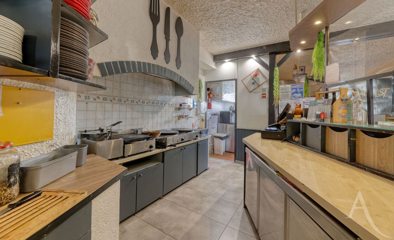 Fonds de commerce 90 m2
Vous propose un établissement de restauration agencée pour 50 couverts , situe en plein centre de Montaigu à proximité de tous commerces à pied et zones de stationnement .Vous disposerez d'une salle de restaurant d'environ 80 m2
d'une cuisine professionnelle équipée, d'un espace de stockage récent , d'un garage et d'une terrasse de vingt couverts exploitable d'avril à septembre.

loyer mensuel : 1070 € TTC 
CA 2024- 2025 185 345€