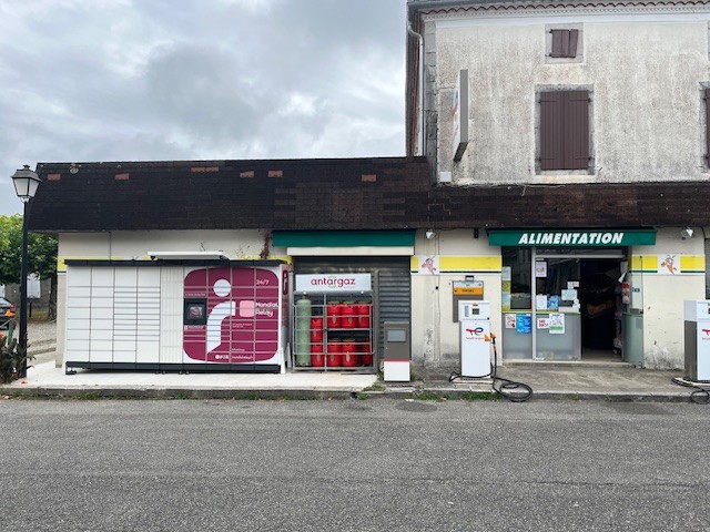 Localisation : entre Dax et Orthez, à Habas (40290)

Vous rêvez d'entreprendre en franchise sous une enseigne reconnue ? Cette offre répond parfaitement à un projet d'indépendance dans le secteur alimentaire.

 Activités proposées :
Épicerie
Fruits et légumes
Rayon poisson
Vente de gaz
Station essence

 Informations clés :
 Prix de cession : 175 000 €
 Apport personnel requis : 50 000 €
 Surface de vente : 120 m²
 Chiffre d'affaires annuel TTC : 465 000 €
 Type de contrat : Franchise (sans droit d'entrée)

 Horaires : lundi à samedi midi — fermé le dimanche

 Loyer annuel : 10 000 € TTC charges comprises

 Statut proposé : commerçant 100 % indépendant

 Intéressé(e) ? Contactez-nous pour concrétiser votre projet et rejoindre l'aventure !