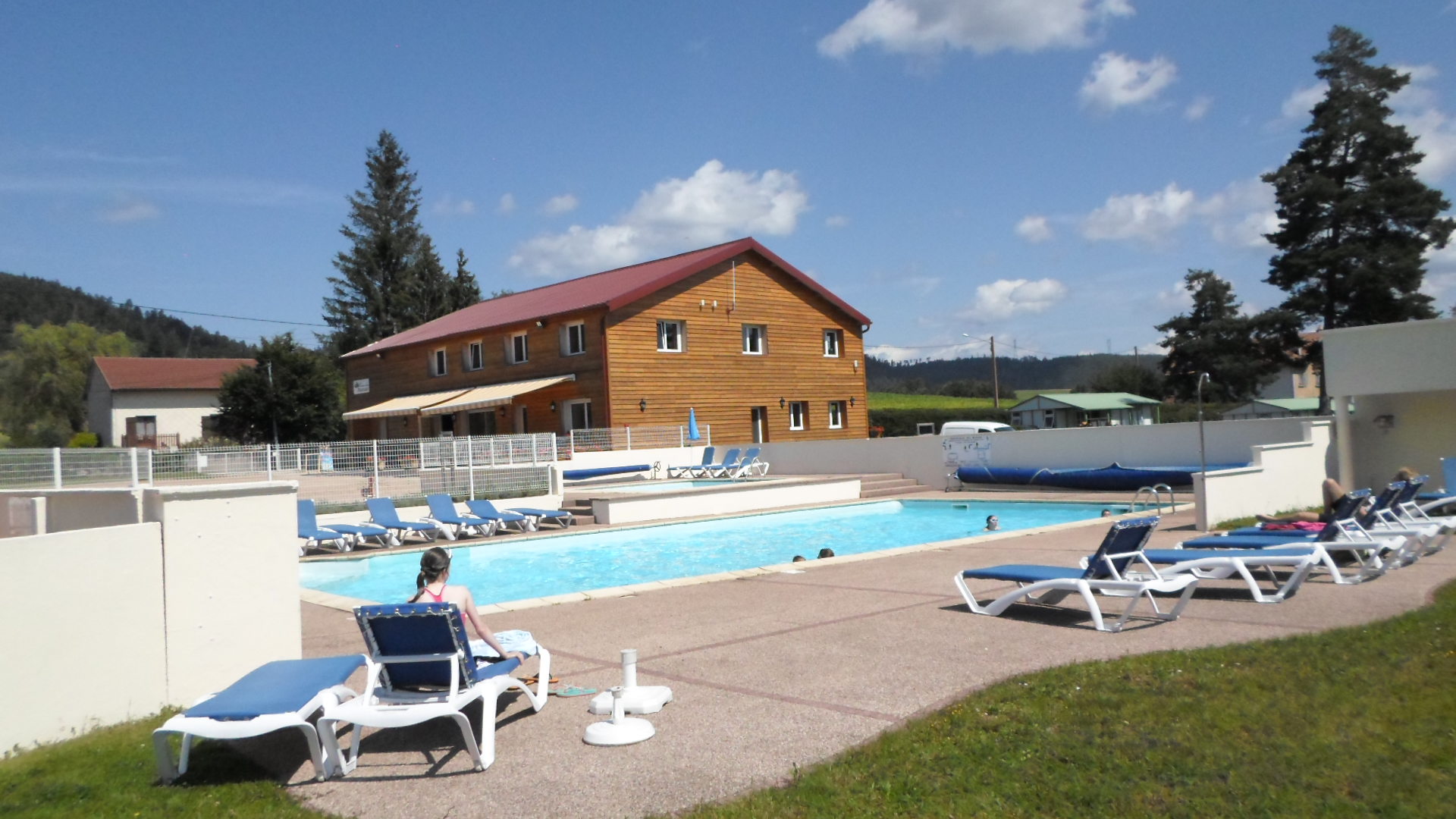 A vendre cause retraite camping 3 étoiles 91 emplacements 26 locatifs infrastructure en parti rénové avec piscine chauffée, étang de pêche ,snack bar , logement 110 m² 3 chambres, 2 blocs sanitaires CA en progression