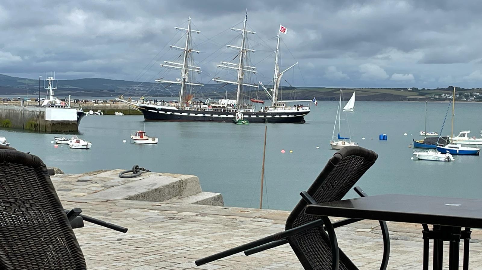 Au bord de Mer à Douarnenez,
Vends fonds de commerce de crêperie, activité qui peut-être remplacée par un autre type de restauration.
Emplacement idéal face au port avec très belle vue sur la mer.
Capacité de 40 couverts en salle et 25 en terrasse.
Bail commercial à échéance en 2027.
Chiffre d'affaire 250 000 € HT. Pas de salarié à reprendre. grand sous sol pour stockage - loyer environ 900€
A voir rapidement pour la saison prochaine.