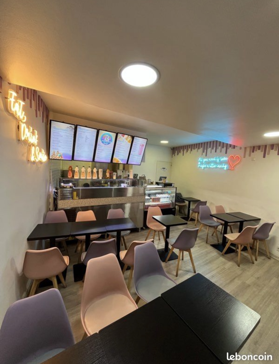 Vente crêperie Lyon 5e – emplacement premium, prix attractif :
•  32 m², idéal pour lancement rapide
•  loyer trimestriel à 1,809€ soit 602€ par mois 
•  Lycée + collège + résidence étudiante à 2 pas
•  Métro + bus devant, rue très passante, Fourvière à 5 min, jardin des curiosités à 100m (touristes + événements)
•  CA 2024 : 177 000 €.  clientèle fidèle et régulière
•  Rentabilité réelle : environ 3-4k net/mois (bilan 1re année impacté par crédit vendeur, cash-flow solide)
•  matériel en bon état, stock inclus
•  Pas d’extraction d’air (autorisation déjà obtenue, installation estimée 2k par l’acheteur)
•  Prix : 45 000 € – vente motivée, priorité aux acheteurs sérieux
Contact direct par téléphone.