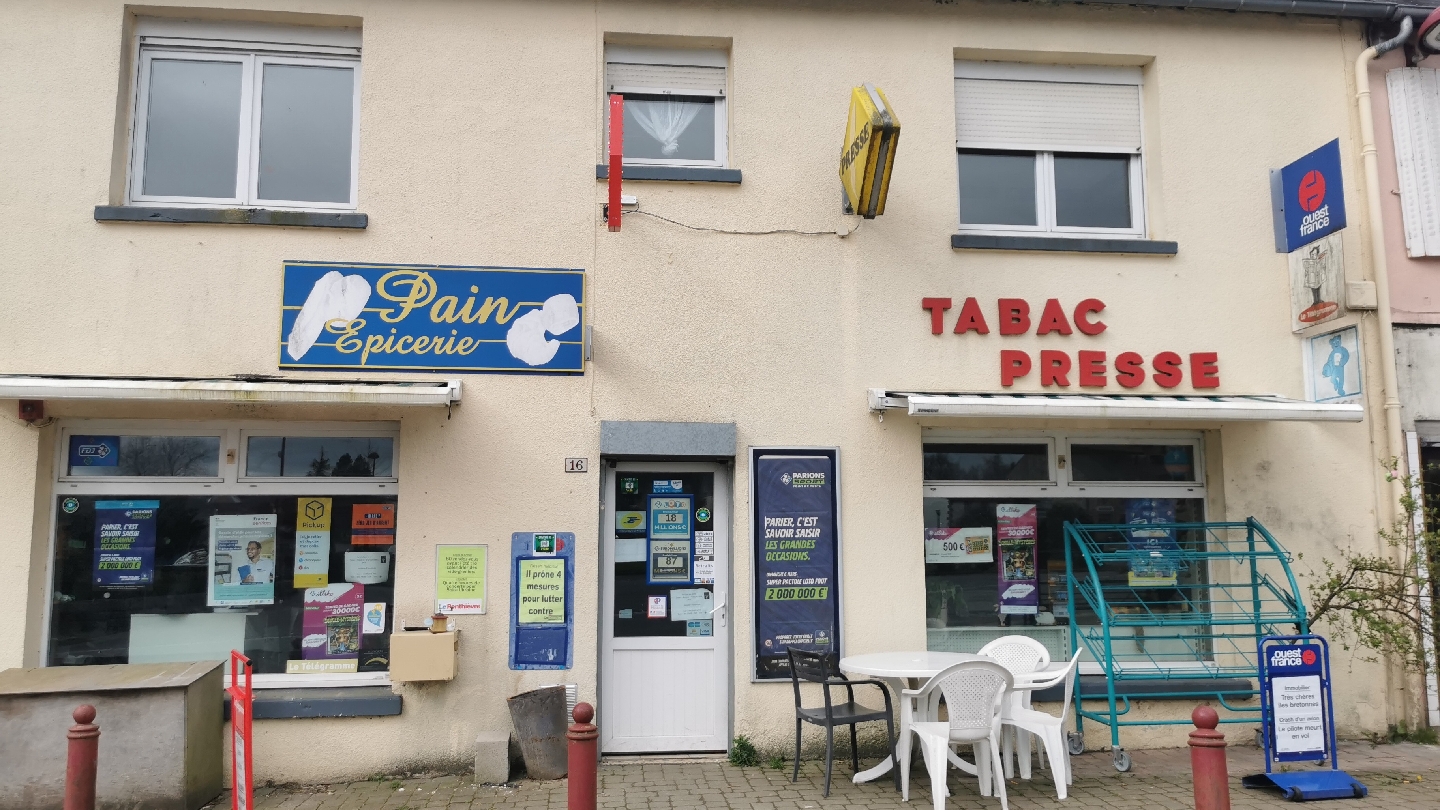 Commerce dynamique au cœur d'un village de 4000 habitants en plein essor, tous services (Nickel, pick up, épicerie de proximité), activité principale tabac, très beau CA, cession pour cause de changement de situation personnelle.