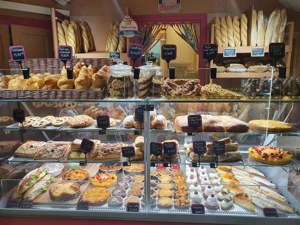 Jolie boulangerie de village dans le sud de la France. Aucune boulangerie à 7kms alentours, parking en face, route de passage... Si intéressé, contactez moi