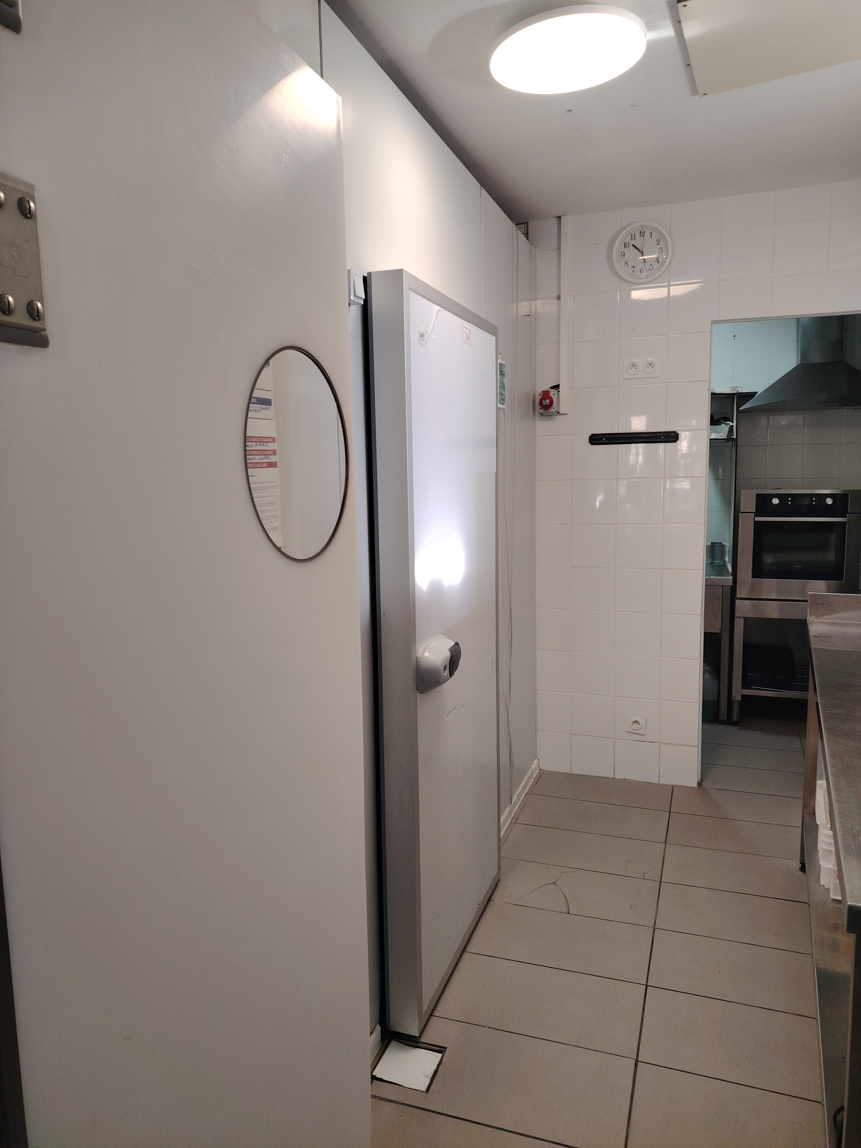 vendre

Boucherie-Charcuerie-Traiteur à Sigean 11130 (6000 habitants)
 située au coeur de ville avec parking à proximité.
C'est une boucherie qui a une bonne réputation et une affaire saine.
Le matériel est complet et entretenu.
Les locaux ont une surface de 60 m2 entre la vente et le labo.
Vente du fond de commerce pour départ dans une autre région.
Petit prix pour une affaire à développer.
Possibilité de passation de 15 j avec le nouveau propriétaire.
Dossier complet par mail sur demande sérieuse.

30 000 euros