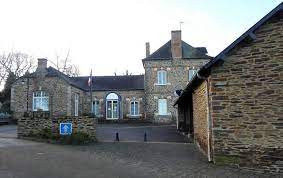 La commune de Lassy(35),  à 20mn au sud de Rennes, cherche un nouveau boulanger/pâtissier.
La commune est en pleine expansion, et approche les 2000 habitants.
La commune est disposée à proposer un local entièrement neuf, à un loyer modéré.
Ce local comprendra le magasin et les espaces professionnels.
Le candidat pourra participer à la définition du local.
Le boulanger pourra bénéficier d'une subvention pour son installation.