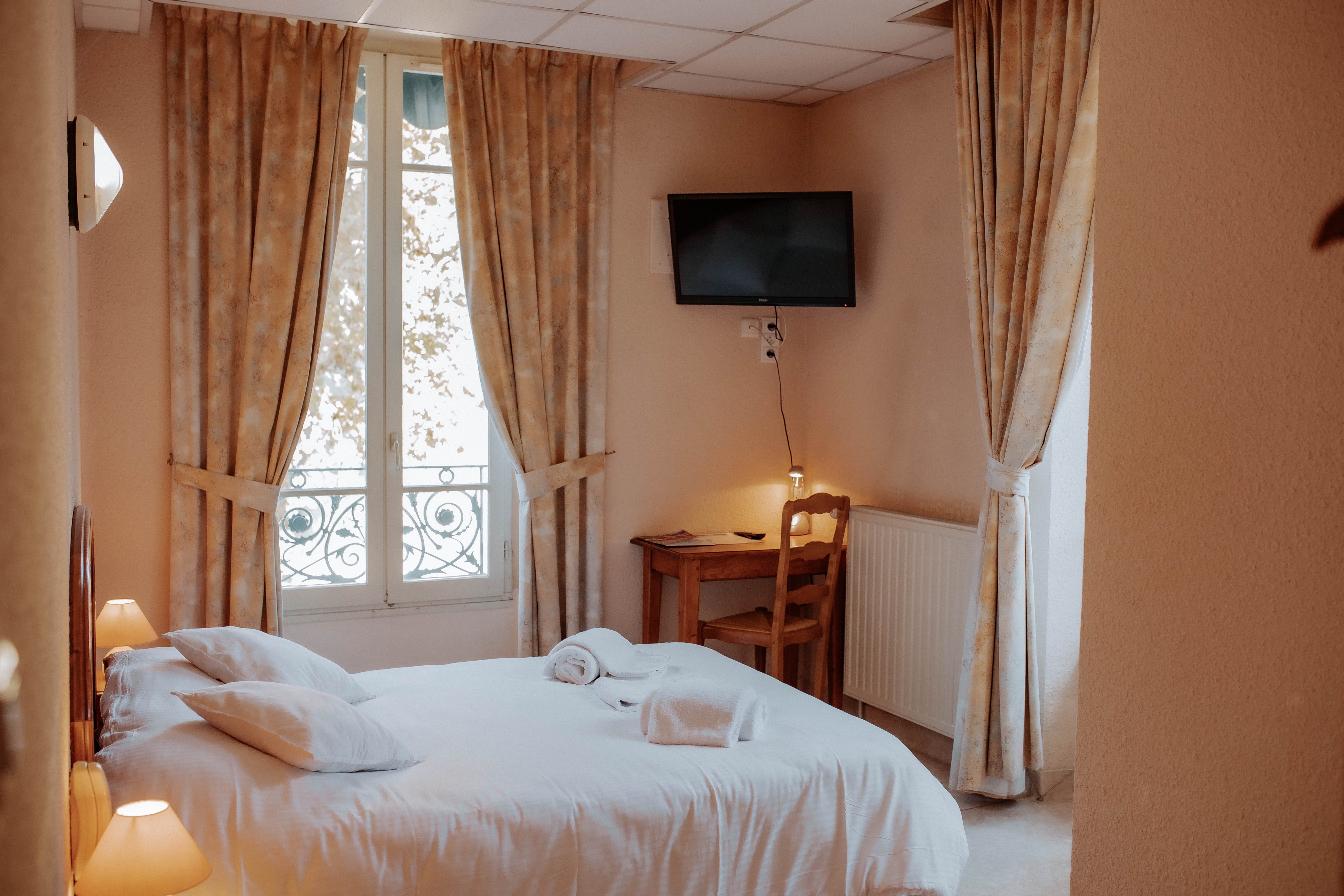 HOTEL BAR RESTAURANT