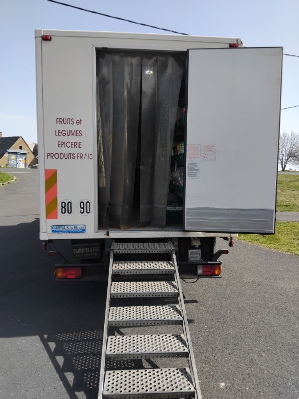 À vendre épicerie ambulante dans le massif du Sancy.

Camion magasin poids lourd 9 tonnes tout équipé + clientèle fidèle.

Tournée sur 4 jours : 30km à la ronde autour de Murol.