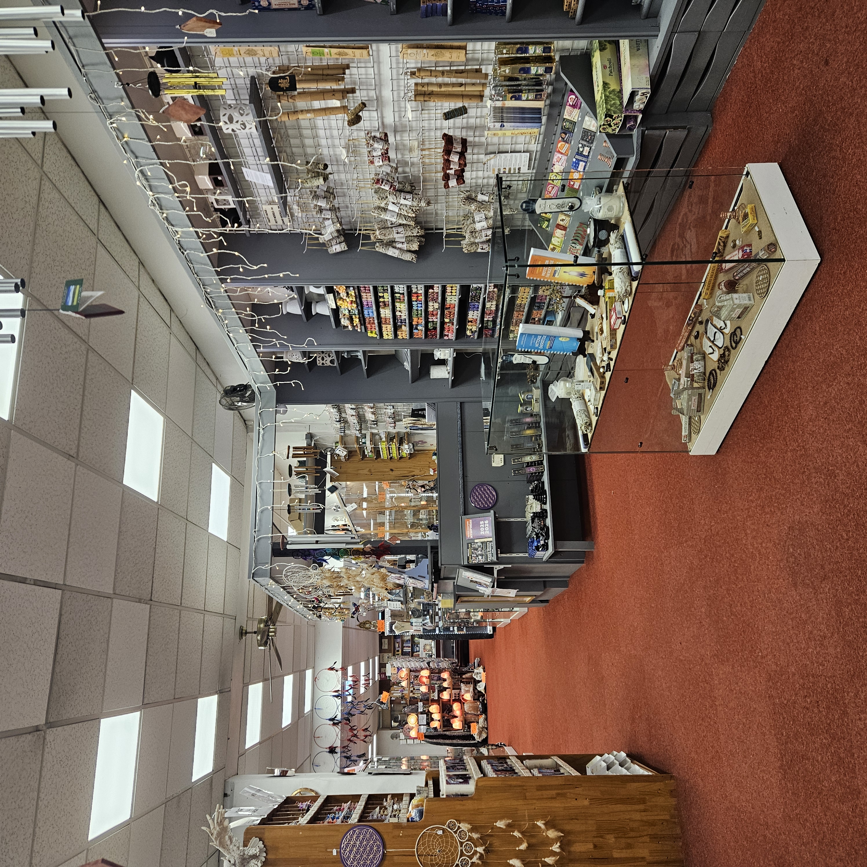 À VENDRE – Fonds de commerce – Librairie ésotérique (Valenciennes)

Librairie ésotérique reconnue, implantée en centre-ville depuis 1989, lieu unique bénéficiant d’une forte notoriété locale et d’un positionnement unique, avec une concurrence très limitée.

Caractéristiques du commerce :

Surface commerciale d’environ 150 m² + réserve

Loyer très attractif au regard de la surface et de l’emplacement

Clientèle fidèle et régulière, développée sur plusieurs années

Environ 8 000 abonnés sur les réseaux sociaux

Identité forte, ambiance chaleureuse et commerce clé en main

Accompagnement possible lors de la reprise afin d’assurer une transition sereine.

💰 Prix de cession : 190 000 €

Pour toute question supplémentaire, Merci de me contacter.
📞 Mme Ménard
📧 librairie.la.clef@wanadoo.fr