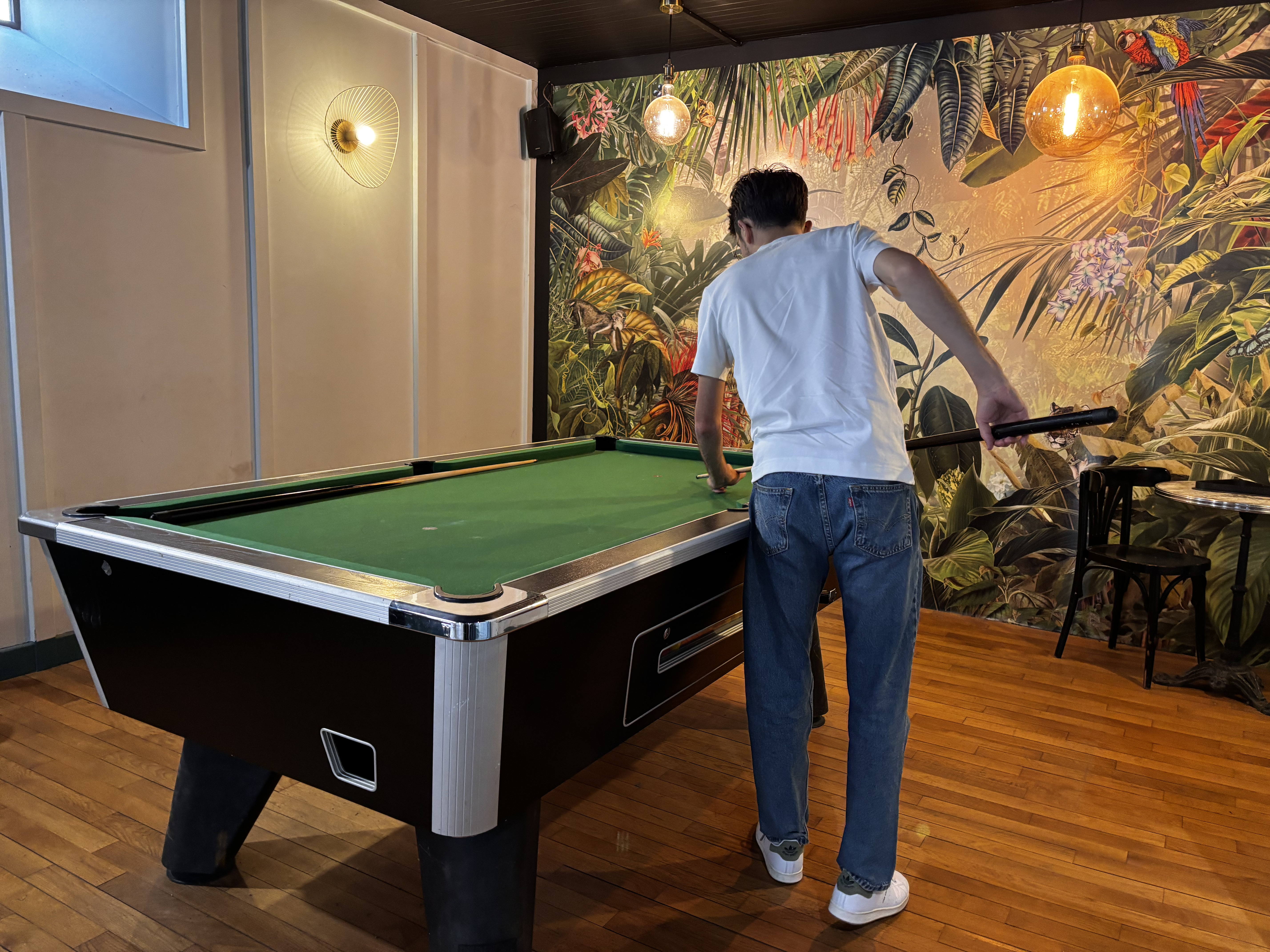 🚨  RECHERCHE REPRENEUR POUR BAR – TABAC – PRESSE 🚨
📍 Marvejols (Lozère)

Prix de vente : 270 000 €

À Marvejols, en Lozère, nous proposons à la vente un commerce de proximité réunissant plusieurs activités et services : bar, tabac, presse, PMU, FDJ et relais colis.

Grâce à cette diversité d’activités, l’établissement bénéficie d’une clientèle variée et régulière, avec plusieurs motifs de fréquentation au quotidien.
L’établissement propose notamment :

☕ Bar
🚬 Tabac
📰 Presse
🏇 PMU
🎟️ FDJ
📦 Relais colis

Cette complémentarité en fait un véritable commerce de proximité, au cœur de la vie locale.

Autre atout majeur : le commerce est vendu avec un appartement situé directement au-dessus du bar. Le logement dispose de 3 grandes chambres, offrant un espace confortable pour une famille et permettant de vivre sur place, avec tout le confort que cela représente pour une activité de commerce.

Ce commerce peut convenir à un couple ou à une personne souhaitant reprendre une activité déjà diversifiée tout en bénéficiant d'un logement sur place.

L'ensemble constitue une opportunité intéressante pour s'installer à Marvejols, développer une activité de proximité et construire un nouveau projet professionnel et familial. Située au cœur de la Lozère, Marvejols offre un cadre de vie agréable au cœur d’un territoire préservé, entre nature, authenticité et dynamisme local !

Prix de vente : 270 000 €

Pour obtenir davantage d'informations sur le commerce, le logement, l'activité et les modalités de reprise, n'hésitez pas à nous contacter.