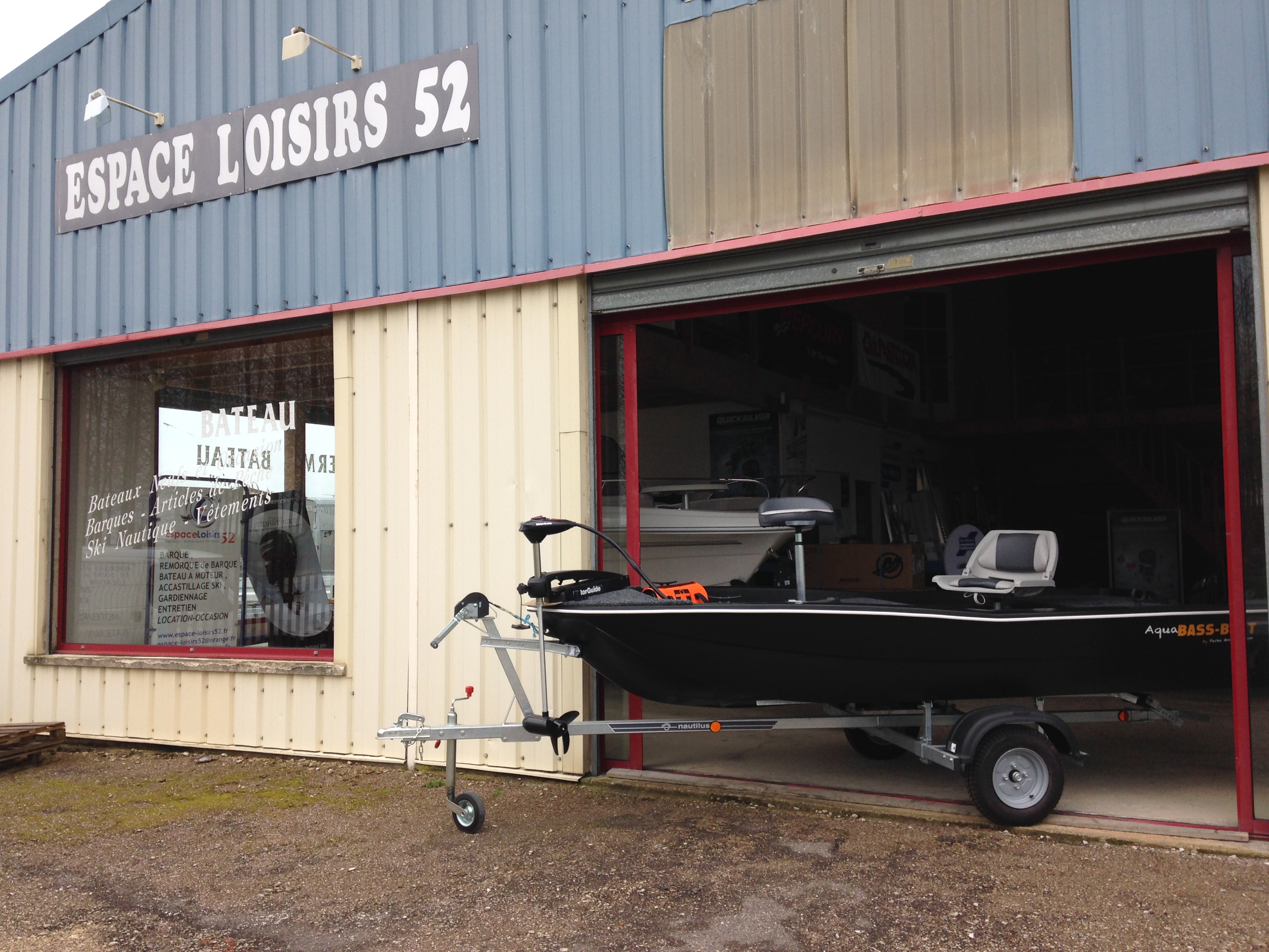 Entreprise familiale reconnue dans le monde du nautisme et de la remorque
avec + 40 ans d'activité
  
Magasin de 1300 m2 avec une surface de vente, une surface de stockage et un 
Parc d'exposition extérieur de 1500m2 fermé et sécurisé 
   
Commerce de barques, bateaux, moteurs, remorques et vans, camions à chevaux, location, accessoires et pièces détachées

Concessionnaire de plusieurs marques en exclusivité et sur plusieurs départements

Bonne clientèle, Bon référencement, et recommandation - fichier clients qui a été crée et développé par la présence sur des foires et salons sur le NORD EST  

Entreprise qui est idéalement située, nous sommes situés à 10 min des sorties autoroutes LANGRES NORD - LANGRES SUD - MONTIGNY LE ROI - à 2h15 de PARIS - dans une région touristique des 4 lacs, du parc national et proche de la ville de LANGRES

Entreprise qui se doit d'être transmise, nous avons de nombreux projets de développement et porteurs. Accompagnement à reprise

Contactez nous pour nous rencontrer.