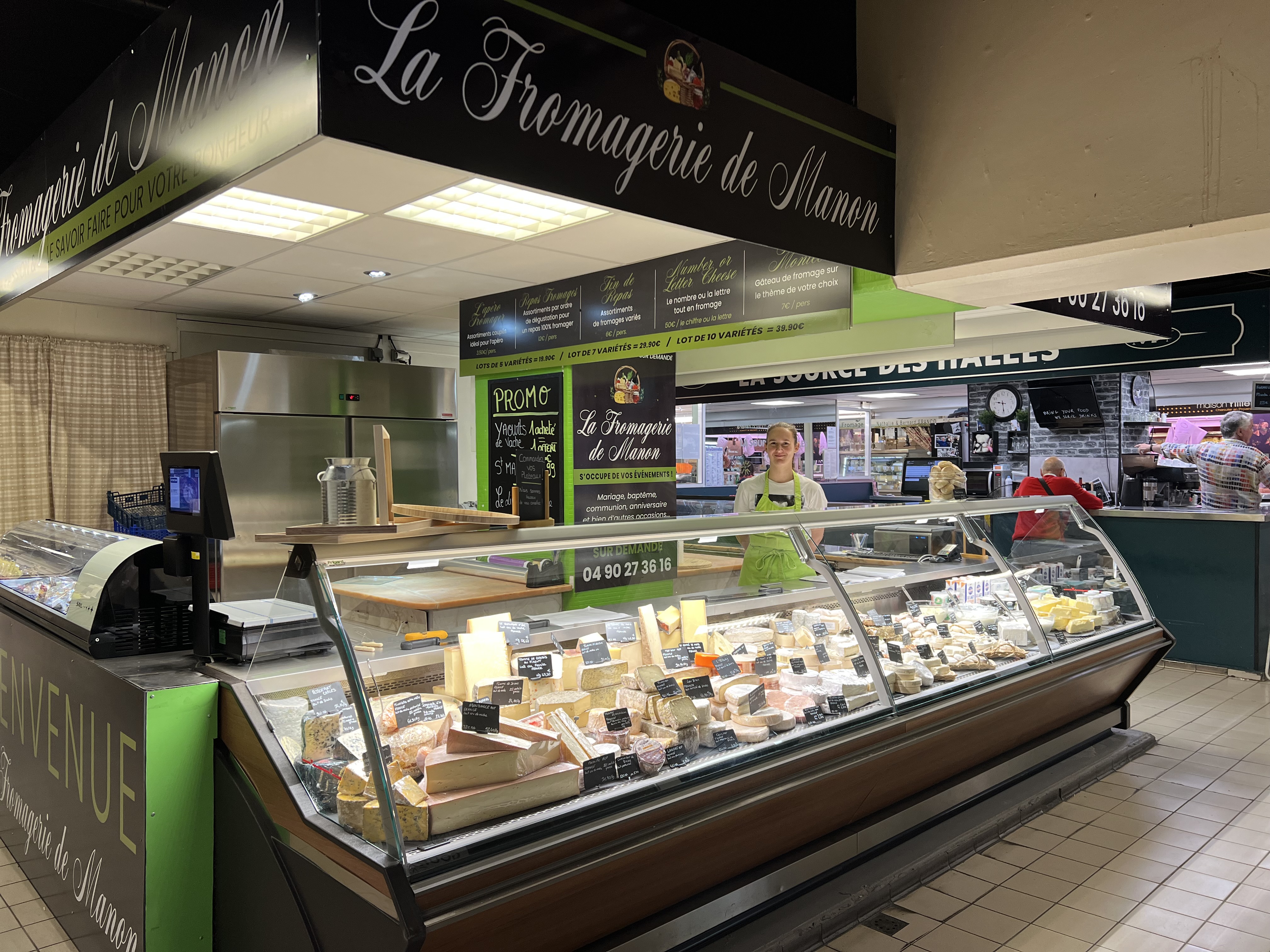 Bonjour , vente du fond de commerce de notre fromagerie placé dans Les Halles d’Avignon ! 

Matériel quasiment neuf , table de dégustation rien à prévoir , poste prêt à travailler ! 

Nous vendons car nous avons déjà une première fromagerie depuis 5 ans et je n’arrive pas à gérer les deux en même temps . 

Le prix est bas et très intéressant en vue de l’emplacement ! 

Nous souhaitons juste nous rembourser notre mise afin de pouvoir vite la vendre pour se consacrer à la première .