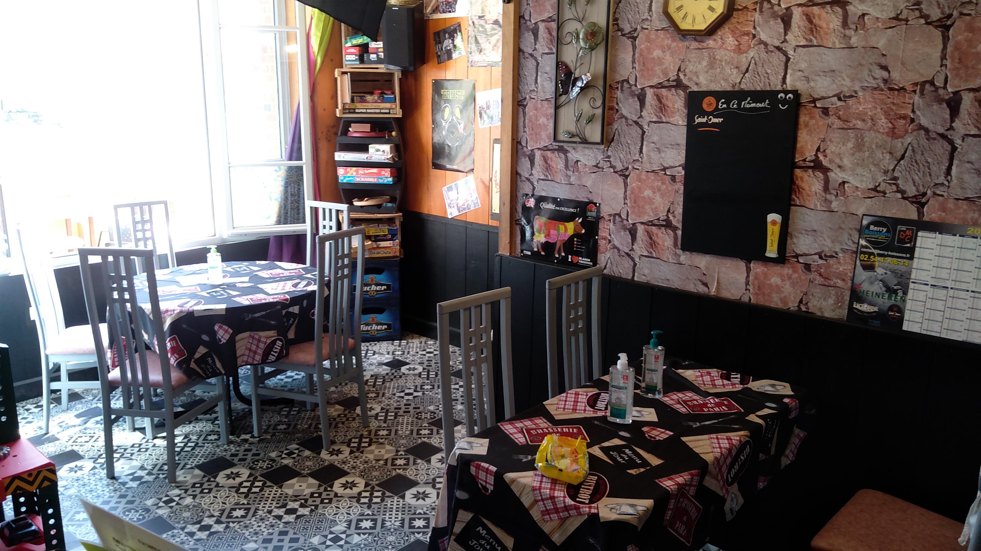 A vendre murs et fond exploité toute l'année été hiver depuis plus de 10 ans à 2 personnes
Salle intérieure avec scène musique 35 pers voir mieux 
Un bar 16 places assises 
Une terrasse couverte de 18 pers avec scène extensible en extérieur à 50 pers
Bilans en évolutions positives à presenter
Bon EBE
Affaire avec beaucoup de potentiel à développer 
Une petite renommée avec une clientèle fidèle, sympathique 
Passage de touristes des gites alentours, possibilité de faire des plats ouvriers, bonne presse sur internet 
Travail sur 5 jours ouvert le dimanche soir 
1 mois et demi de repos
Bâtiment exploitable de 17 pièces avec beaucoup de potentiel ( logement à louer, logement pour le personnel)
Établissement normes PMR
Fenêtres neuves,  isolation des combles, pompe à chaleur et chauffe eau solaire 
Joli village avec une epicerie, une boulangerie, une pharmacie, un coiffeur et un medecin
Une grande fête dans le bourg organisée  par le comité des fêtes 
Raison de la vente:
Nous avançons vers une fin de carrière, cet établissement à besoin de gestionnaire avec du punch
Nous sommes très attachés à ce lieu que nous avons créé mais nous ne voulons pas finir comme dans la chanson de Dalida "mourir sur scène "
Merci de verifier vos capacités à emprunter avant une visite Merci 
Au plaisir de vous rencontrer à bientôt Corinne et Benoit O'Tilleul