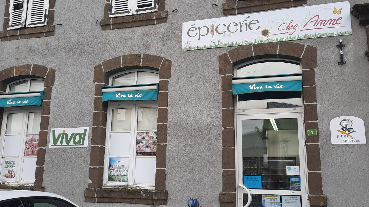 Ségur Les Villas est un charmant village aux confins des Monts du Cantal et du Cézallier, il  présente un patrimoine naturel et culturel exceptionnel. Niché dans un écrin de verdure, ce bourg se présente comme une véritable étape naturaliste.

Profitez de la vente du fonds de commerce d'un PMS (alimentation générale, gaz, point poste, dépot de pain...).

Très bon niveau d'activité, belle rentabilité.

La clientèle est constituée des locaux et bénéficie d'un fort potentiel touristique.

Le commerce est exercé dans un local appartenant à la Mairie avec un loyer modeste.

Le matériel est en très bon état, une bonne partie est neuf.

Aucun travaux à prévoir pour démarrer l'activité.