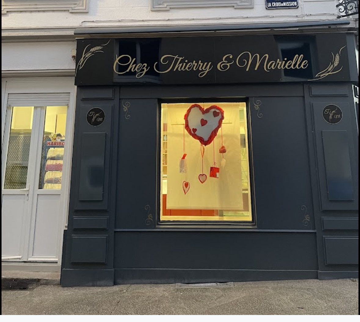 Boulangerie pâtisserie dans un bourg de village situé à 15 minute de st Étienne !
Boutique très chouette placée en angle de rue , récente et coquette ,clientèle sympathique ! Matériel récent en bon état !
Idéal pour un couple ou un jeune pour une première affaire !
Fermée le dimanche 

Cause séparation 

N’hésitez pas à contacter Thierry pour plus de renseignements