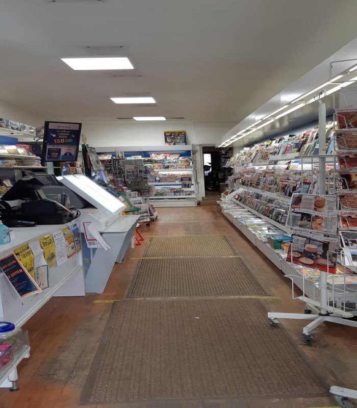 Vends fond de commerce + murs+ immeuble ( dont un T1 habitable)
cause départ à la retraite.
Presse-FDJ-PMU-Librairie-pêche-borne photos numériques, timbre poste.
Situé au centre ville sur la départementale 919, axe Toulouse-Foix-Andorre, proximité commerces, arrêt de bus, établissements scolaires, marché hebdomadaire de producteurs locaux, facilité de parking.
Pour plus d'informations merci de me contacter au 06.08.06.30.41 ou au 05.61.69.16.00