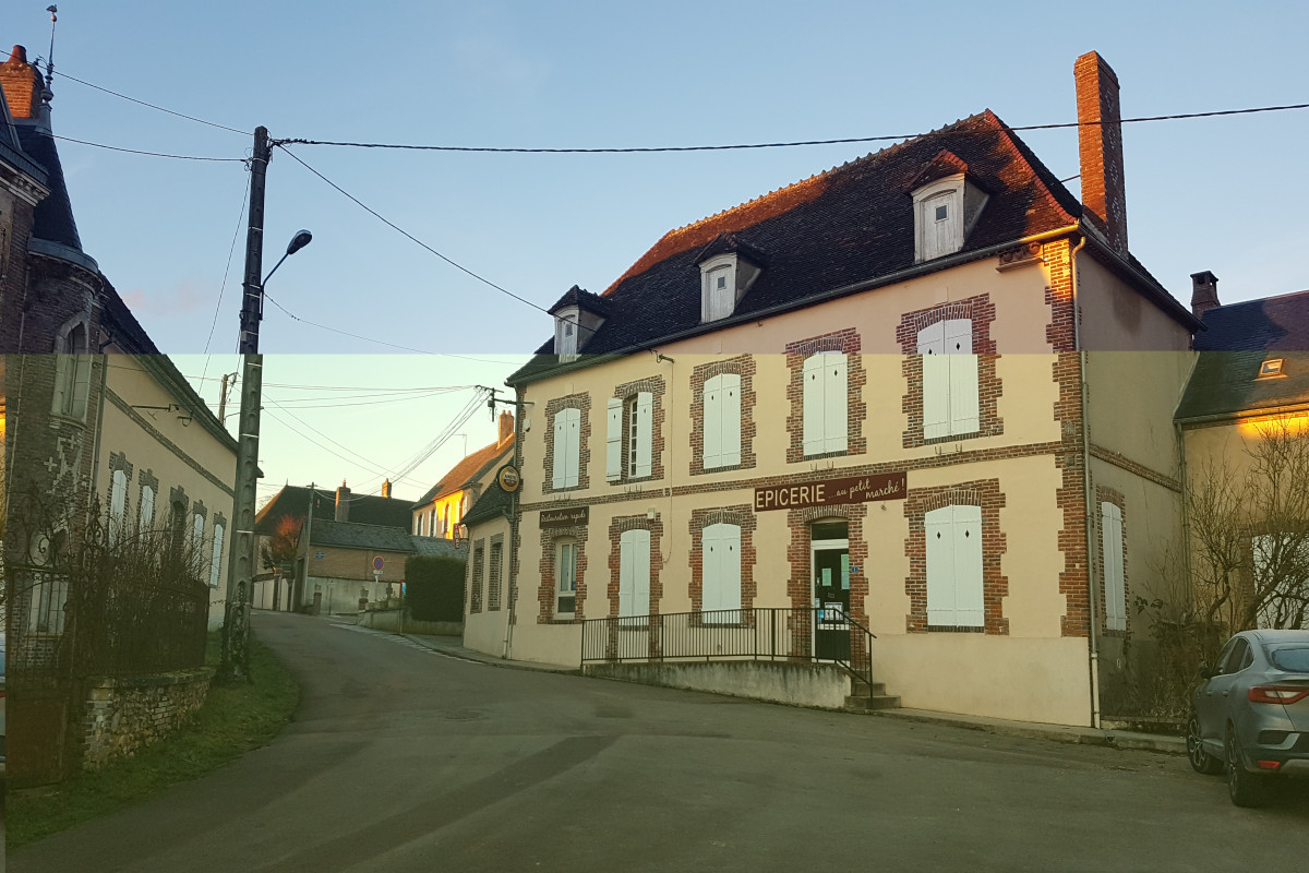 Situé au  c?ur du  village de caractère  de St Aubin Châteauneuf, commune nouvel du Val d?Ocre (89110)  , ce commerce existe depuis plusieurs décennies. 

Constitué dans un premier temps d?un bar-tabac ( licence IV) et d?une épicerie, la municipalité  a accompagné son développement par la construction d?une salle de restaurant ( 20 couverts) et de l?aménagement d?une cuisine professionnelle en plus d?un four à pizza existant. 
La commune du Val d?Ocre souhaite recruter un.e  entrepreneur.se , en  capacité de porter un projet de développement de ce multicommerce. 

L?ensemble du dossier de candidatures peut être téléchargé sur le site de la commune : 

Appels à candidatures - Saint-Aubin-Château-Neuf (Le Val d'Ocre) - Site officiel de la commune (saint-aubin-chateau-neuf.fr)

http://www.saint-aubin-chateau-neuf.fr/fr/information/65389/appels-candidatures