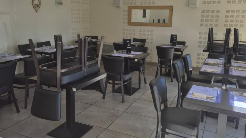 La mairie de Cantaous, charmant village des Hautes-Pyrénées situé sur le plateau de Lannemezan à 1h30 de l'Océan, à 2h00 de la Méditerranée et à moins d'1 h des stations de ski, recherche un gérant pour exploiter le restaurant communal, suite au départ de l'exploitant actuel.
Ce restaurant assure aussi la cantine scolaire pour le bonheur des 40 enfants de notre école publique.
L'établissement a été entièrement rénové et dispose de tout le matériel pour la restauration et bar (licence IV) 
Contact Mr Fetis Jean Claude, Maire
0785850734