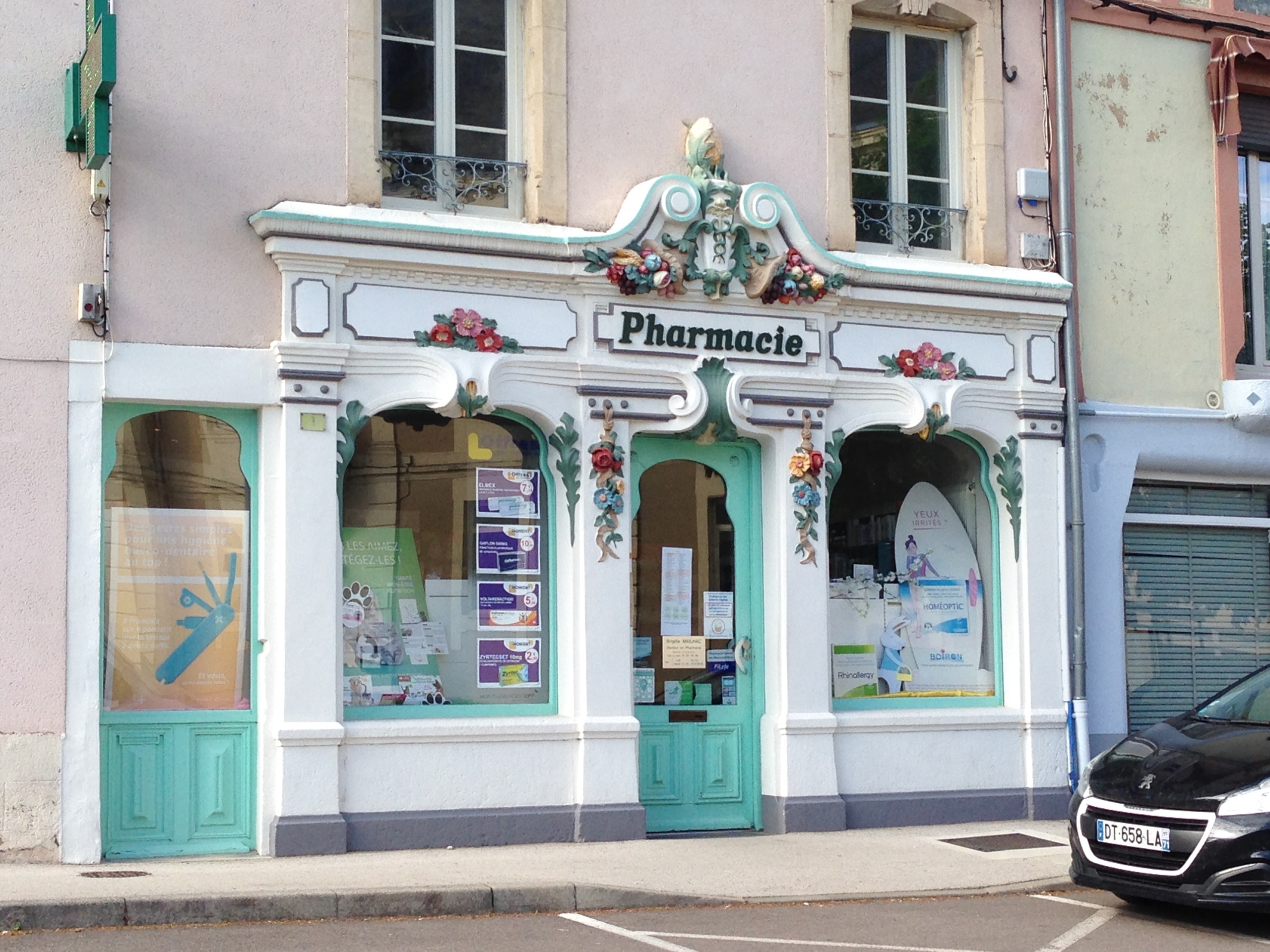 PHARMACIES À REPRENDRE – ÉPINAC (71) | BOURGOGNE DU SUD
Diagnostic Transmission réalisé
	Deux fonds de commerce de pharmacie réunis, à céder pour départ à la retraite – CA cumulé : 2.860.000 €.
	Équipe en place : 2 pharmaciens et 3 préparatrices
	Zone de chalandise : bassin de santé dynamique de + 10.000 hab., sans tension concurrentielle, pôle santé structuré et exceptionnel 
	Atouts : clientèle fidèle, rentabilité éprouvée, services de vaccination, parapharmacie, adhésion au groupement PHARM-UPP 71, cadre de travail agréable entre Morvan et vignobles
	Accompagnement : passation clé en main pour assurer la transition
	Profil recherché : pharmaciens désireux de diriger leur officine ou portés par un projet de croissance externe
	Dossier de reprise : nous consulter