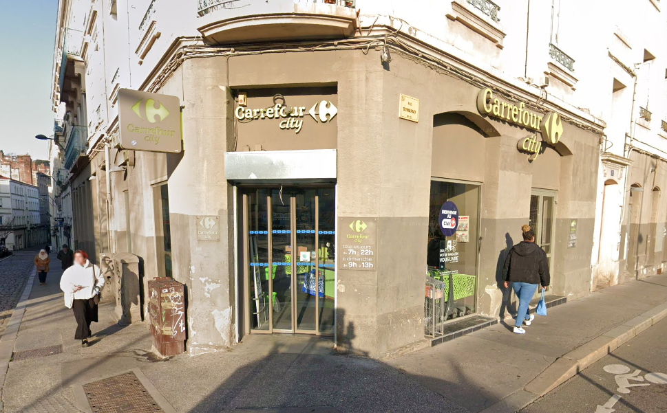 Rejoignez la franchise Carrefour Proximité en reprenant ce fonds de commerce idéalement situé à Saint-Etienne. Bien plus qu'un simple magasin, c'est le lieu de rencontre quotidien des habitants du secteur.

Une belle surface de vente de 330 m² vous attend ! 

Cette opportunité est idéale pour un entrepreneur ou un couple souhaitant s'investir dans un projet de vie alliant commerce et proximité humaine.

Apport personnel nécessaire : 200 000 €.

Saisissez l'opportunité de devenir votre propre patron avec l'appui d'une enseigne leader tout en profitant de la douceur de vivre drômoise.

Photo non contractuelle.