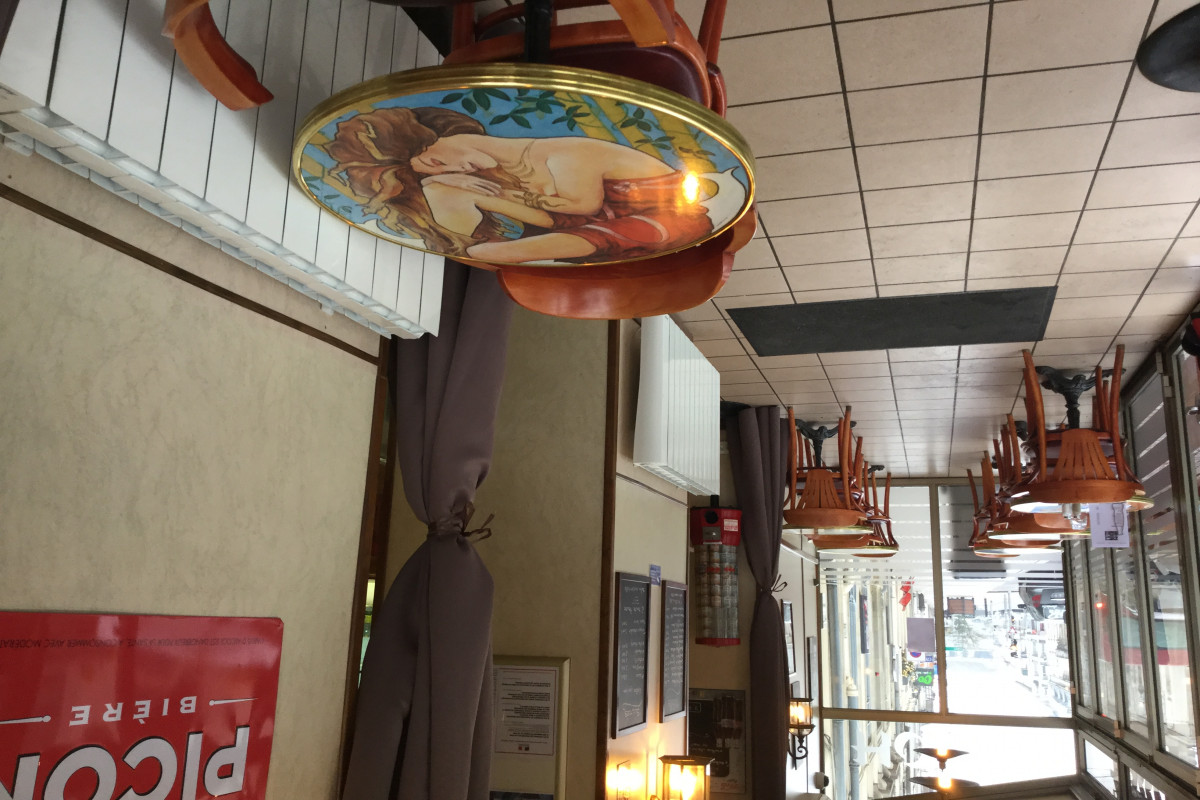 Vend fonds de commerce brasserie hotel 5 chambres en centre ville