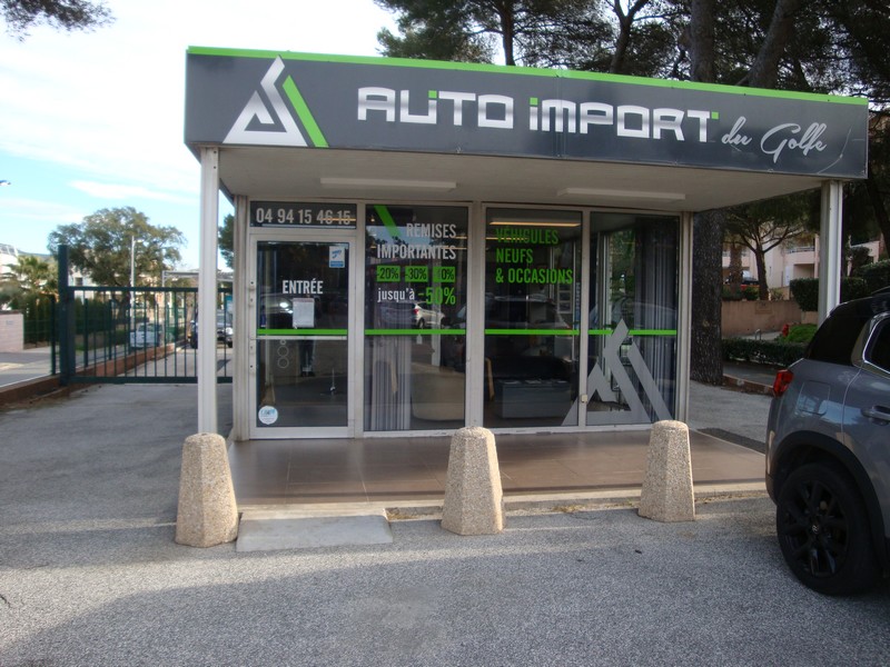 RARE Golfe St-Tropez – Exposition 550m² Tous commerces

Emplacement stratégique à Cavalaire-sur-Mer, au cœur du Golfe de Saint-Tropez.

Cause : départ à la retraite

À céder droit au bail d’un emplacement d’environ 550 m² avec un bureau de 50 m2, possibilité de fond de commerce.

Actuellement exploité par un professionnel de la vente de véhicules neufs et d’occasion, le site offre un fort potentiel de développement pour de nombreuses activités :

• Automobile / location de véhicules
• Showroom / négoce
• Stockage / dépôt / logistique
• Activités commerciales ou artisanales
• Enseignes nationales ou franchisées

Caractéristiques :
• Surface Parc : 550 m²
• Loyer : 2 700 € / mois
• Bail 3/6/9 jusqu’en 2029
• Activités autorisées : toutes sauf restauration

Les + :
• Très fort potentiel commercial
• Zone touristique à forte fréquentation
• Excellente visibilité et accessibilité
• Grande surface rare sur le secteur
• Loyer particulièrement attractif

Prix : 150 000 €
Dossier sérieux uniquement.

Contact : 06 09 88 20 96
Mail : autoimportdugolfe@hotmail.fr