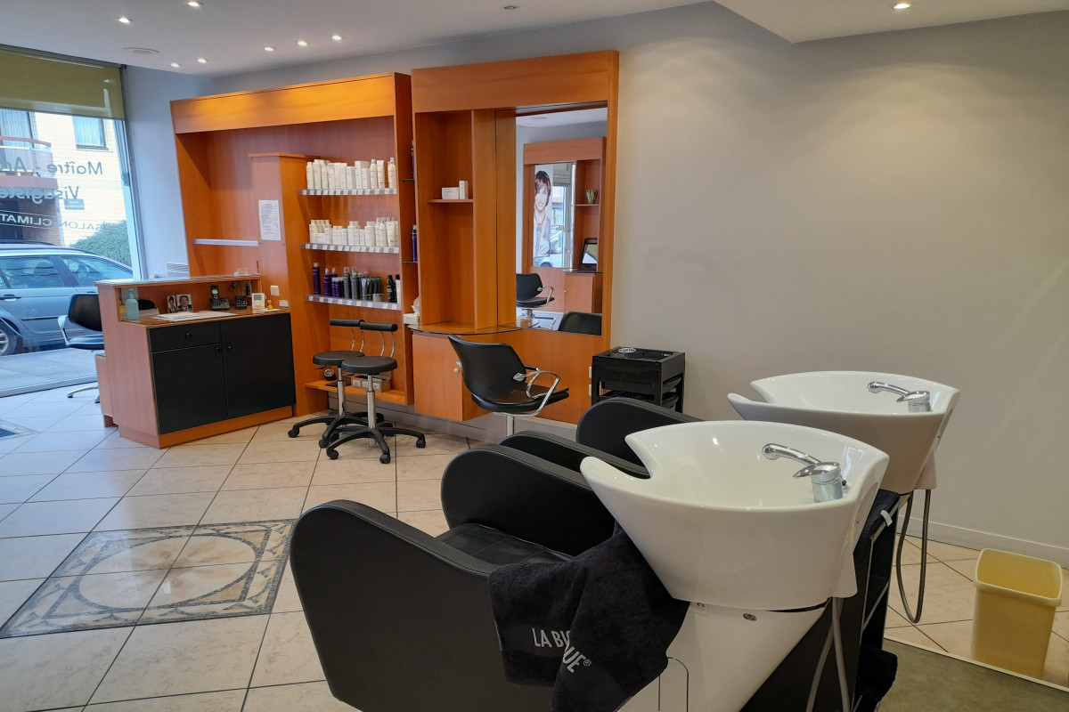 Fonds de commerce 36 m2 - 2 bacs à shampooing avec massage.