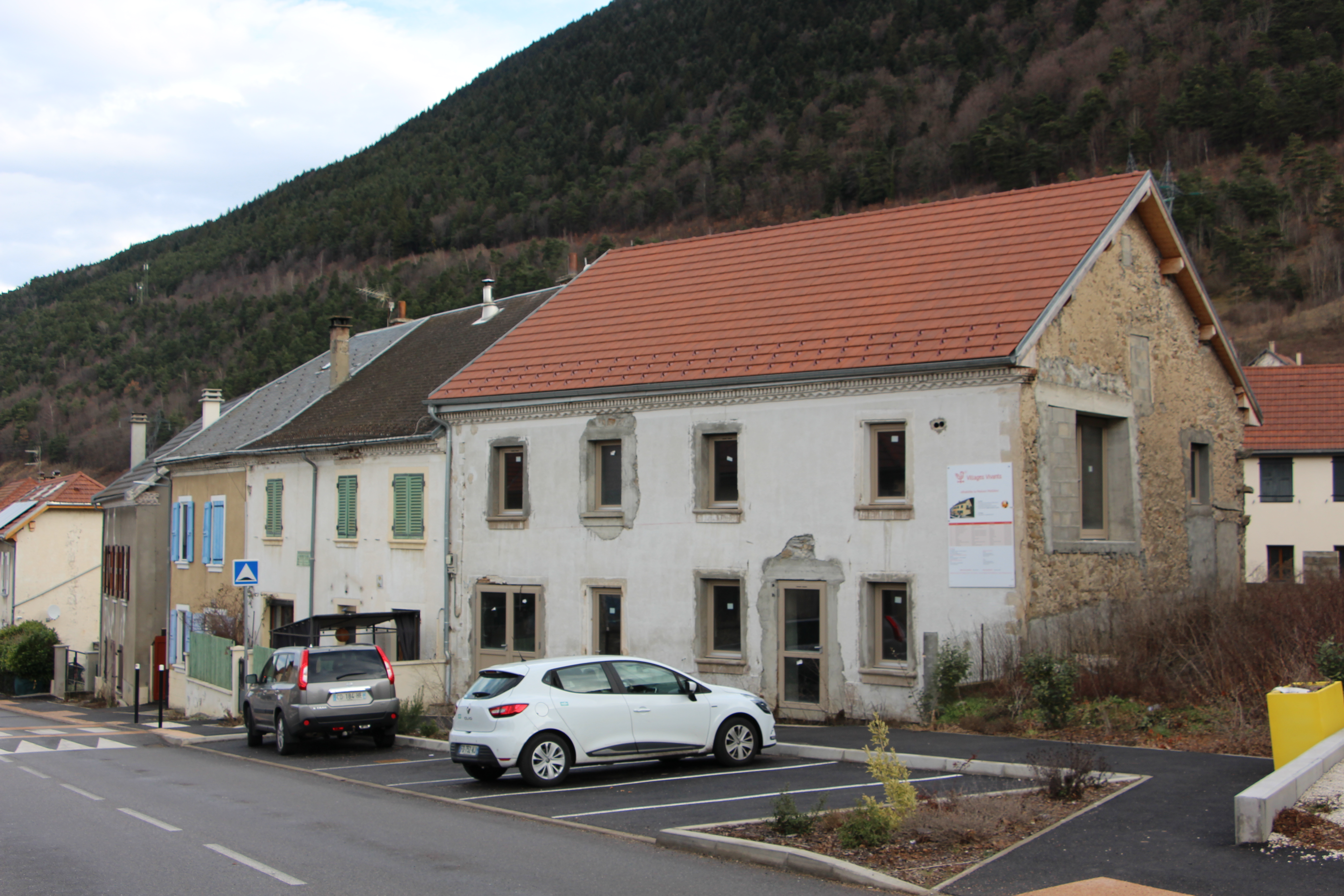 LOCAL COMMERCIAL A LOUER 900 €HT A MONTEYNARD (ISERE - MATHEYSINE)
