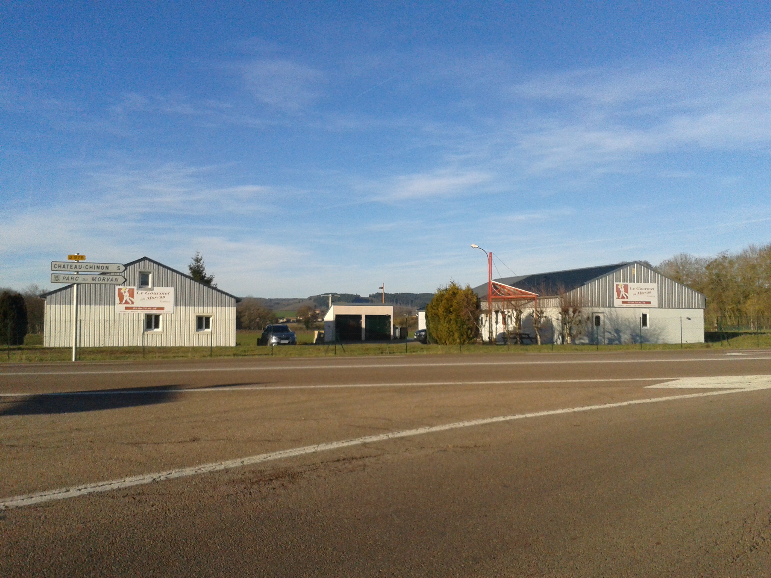 VenteLaboratoire traiteur (Bourgogne – Nièvre – Morvan) - 400 m² de bâtiments équipés