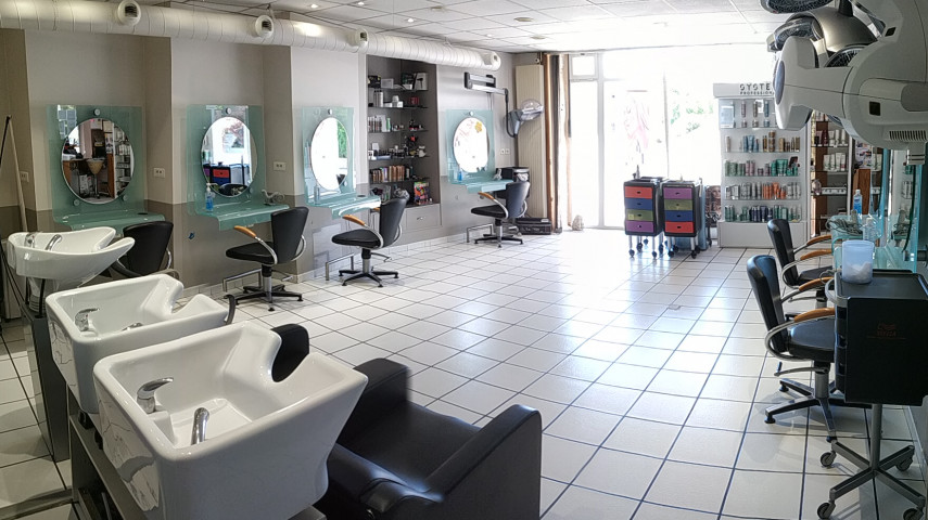 Salon de coiffure mixte et d’esthétique à reprendre en centre-bourg d’une petite commune dynamique