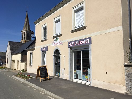 La commune de La Cropte recherche un(e) porteur(se) de projet pour reprendre la gestion de son restaurant communal 

L’établissement offre de nombreux atouts :

- Situé au cœur du village
- Activité existante avec une clientèle ouvrière
- Fort potentiel de développement
- Espace vert attenant avec terrasse aménageable
- Capacité actuelle d’environ 35 couverts
- Logement situé au-dessus du restaurant

 Une belle opportunité pour allier activité professionnelle et qualité de vie dans un cadre rural agréable.

Nous recherchons une personne motivée, prête à s’investir dans la vie locale et à participer à la dynamique de la commune.

Prix du loyer très attractif (restaurant et appartement)