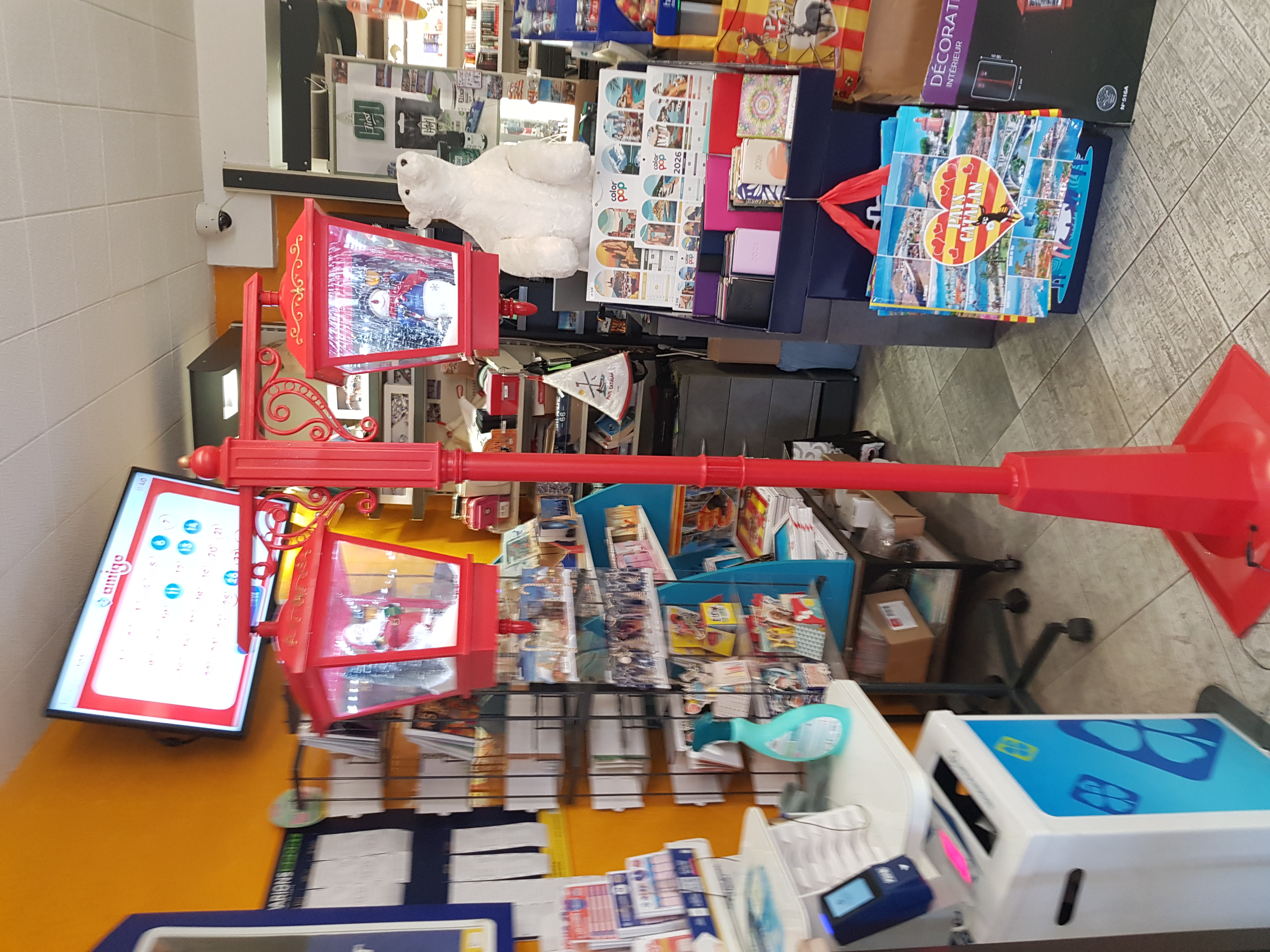 Opportunité unique EN FRANCE dans les PYRENEES ORIENTALES 66 !

 À céder, cause retraite, un commerce florissant de Presse, Librairie, Française des Jeux et articles CBD. Idéalement situé dans un village dynamique à seulement 5 minutes des plages et 20 minutes de la frontière espagnole.

Ce commerce, ouvert à l'année, bénéficie d'un emplacement privilégié en plein coeur du village commerçant,  sur un axe routier passant et en angle de rue, offrant une excellente visibilité et un fort potentiel de clientèle (plus de 48 000 clients en 2025). 

Activités ( à diversifier ou développer) :
Presse nationale et locale
Française des Jeux
Librairie
Carterie
Souvenirs
Confiserie
Relais colis
Articles fumeurs / CBD

Local et équipements :
Local de 60 m²
Matériel d'exploitation récent et complet- contrats cessibles-

Avantages :
Emplacement stratégique dans un village dynamique et touristique avec toutes commodités
Proximité des plages du littoral
Clientèle fidèle et variée
Activités diversifiées et complémentaires
Matériel récent et en bon état
Facilité de stationnement.
A proximité : Transports et Commerces