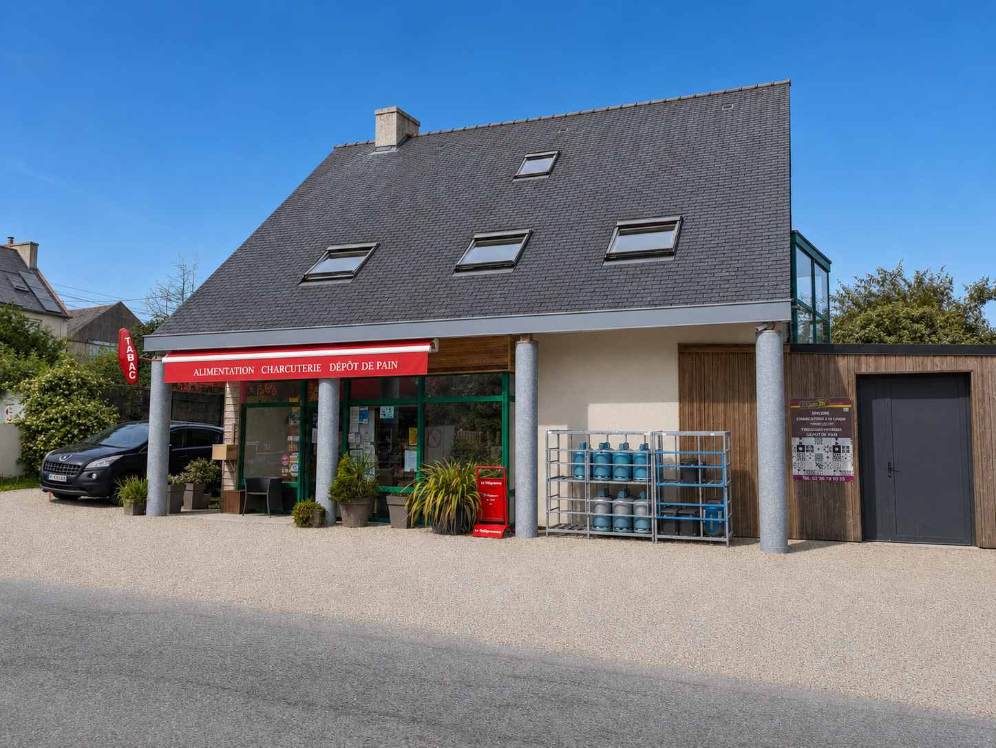 Vente d'un fonds de commerce multiservices situé dans le bourg de Commana (29), commune rurale et touristique du Finistère, au cœur des Monts d’Arrée.

Ce commerce de proximité comprend :
- Un espace bar-tabac (avec les licences nécessaires à l'exploitation de l'activité)
- Une supérette Halles Dis (indépendante)
- Un dépôt de pain
- FDJ & jeux de grattage
- Snack (rôtisserie, pizzas, sandwichs, etc.)
- Vente de gaz.

Activité saine et rentable, implantée depuis de nombreuses années dans le village, bénéficiant d'une clientèle locale fidèle (habitants, artisans, touristes).

Les + du commerce :
- Logement sur place possible (200€ par mois)
- Loyer modéré (480€ par mois)
- Parking sur place
- Espace terrasse extérieure aménageable
- Unique commerce alimentaire sur un vaste secteur
- Activité diversifiée (plusieurs sources de revenus).

Potentiels de développement :
- Animations & événements locaux
- Développement produits locaux et souvenirs
- Activité snack & petite restauration à renforcer
- Développement des produits à la coupe (charcuterie, boucherie, fromages, plats du jour/traiteur)
- Service de click & collect et/ou de livraisons à domicile.

Les murs du local commercial et du logement à l'étage sont également disponibles à la vente.

Idéal pour un couple ou une personne seule en reconversion professionnelle, souhaitant une activité polyvalente en milieu rural.

Accompagnement possible à la reprise par la cédante selon l'échéance du projet et le souhait du repreneur.

Commerce fonctionnel immédiatement, situé dans un cadre de vie rural recherché du Finistère.