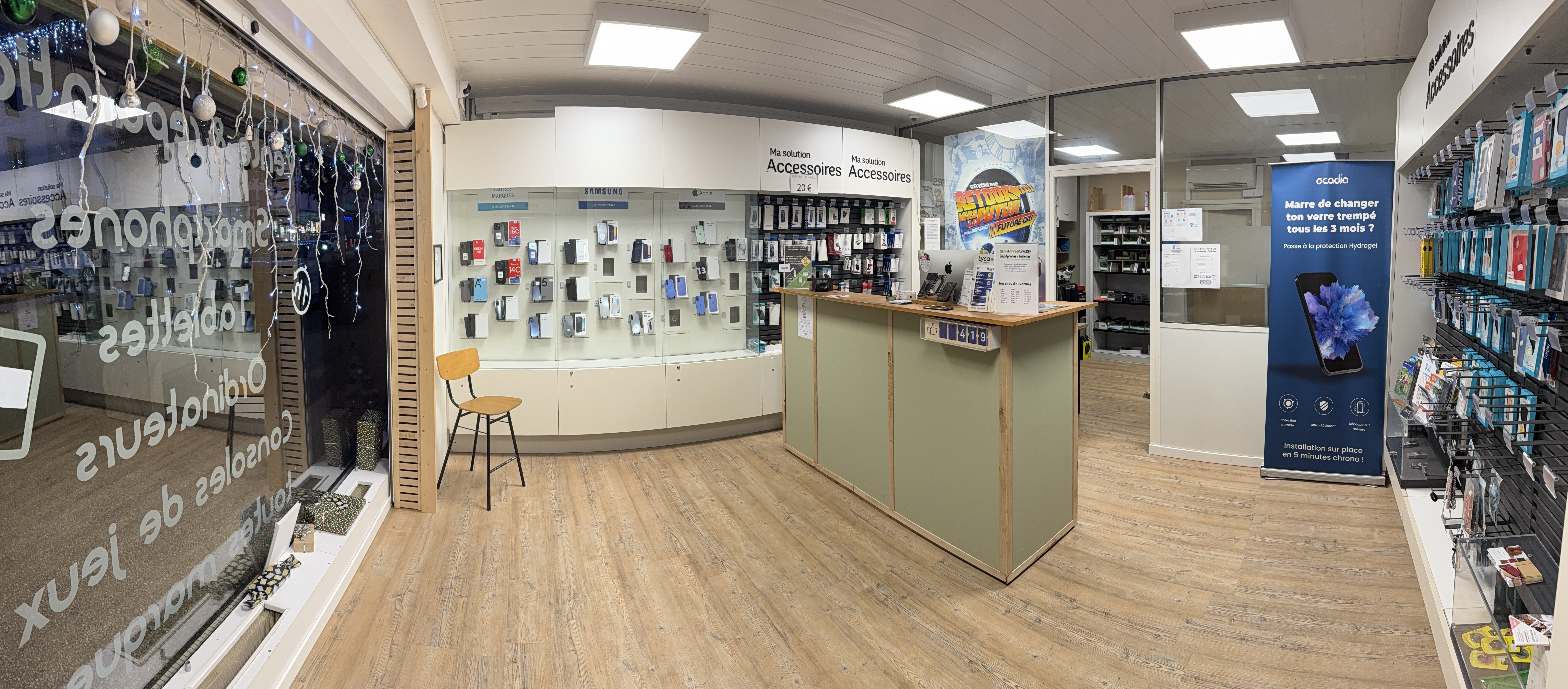 Bonjour, 

A vendre fonds de commerce, idéalement situé en plein centre ville des Herbiers, à proximité du puy du fou. 

🔹 Description du commerce
	•	Activité : Réparations et ventes Smartphones, tablettes, Pc.
	•	Surface : 45m2 + réserve 5m2 + cour
	•	Local refait à neuf octobre 2025, aucun travaux à prévoir
     •    Sécurisé : volet, caméras, alarme
     •    Double climatisation
	•	Matériel et agencements récents et entièrement opérationnels
	•	Clientèle fidèle et régulière depuis 2011
	•	Bail commercial 3/6/9 en cours
	•	Faible loyer : [841€ / mois]
     •     1 Salarié 

🔹 Points forts
	•	Agréé Apple depuis 2020
     •     Emplacement stratégique
	•	Forte attractivité de la zone
	•	Commerce prêt à travailler immédiatement
	•	Potentiel de développement important
     •    Partenariat avec plusieurs CE/Cse 
Jeanneau bateau, Kline, Puy du fou, fleury michon, mairie, etc… 
     •    Agréé quali répar
     •    Label préférence commerce
     •    Formation soudure the repair academy. 
     •    Possibilité Diplôme Apple via l’agrément. 

🔹 Conditions de cession
	•	Prix du fonds : 91k€ négociable
	•	Accompagnement possible pour la reprise
	•	Disponibilité immédiate