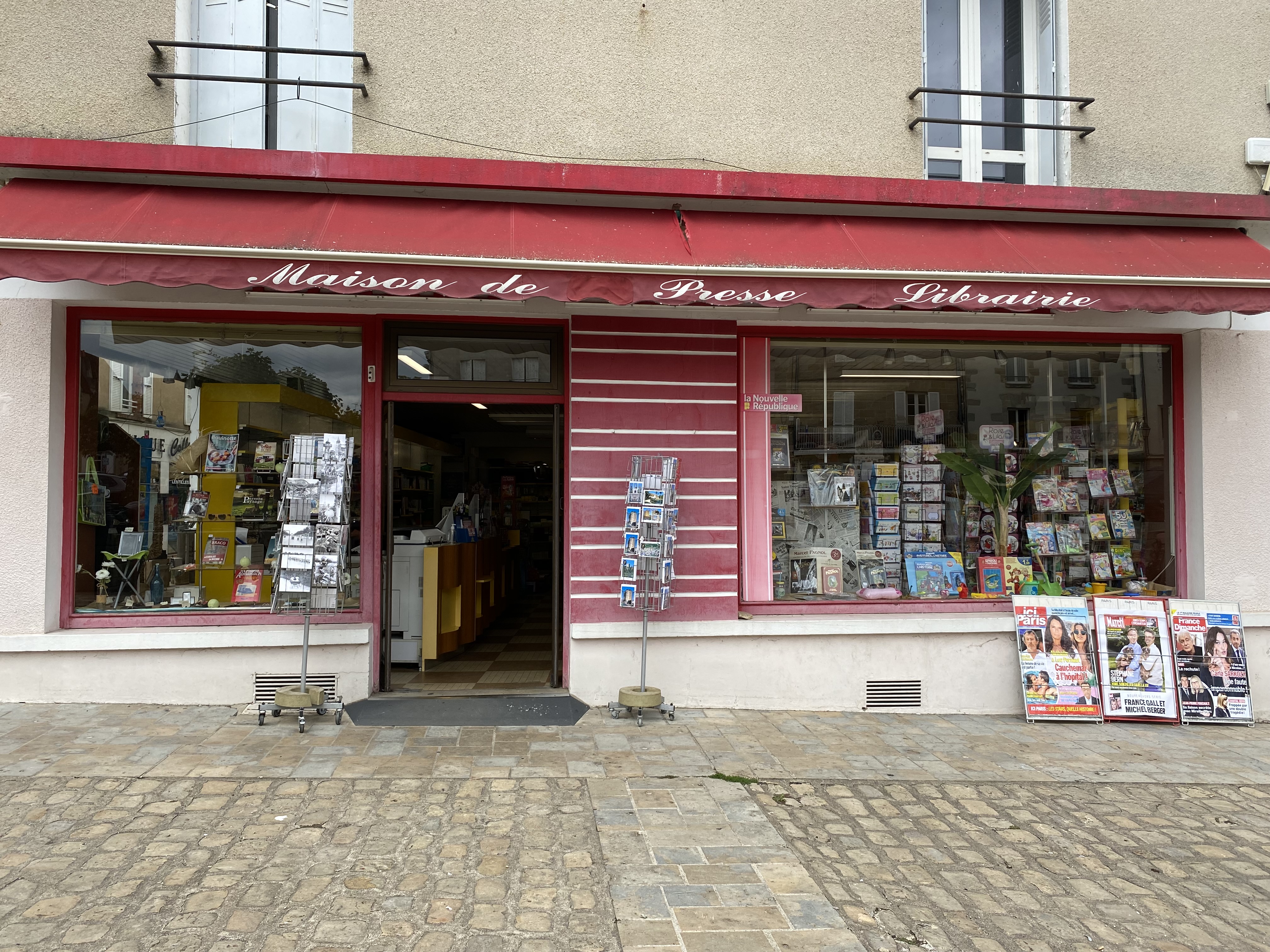 MAISON DE PRESSE - LIBRAIRIE- PAPETERIE - CARTERIE