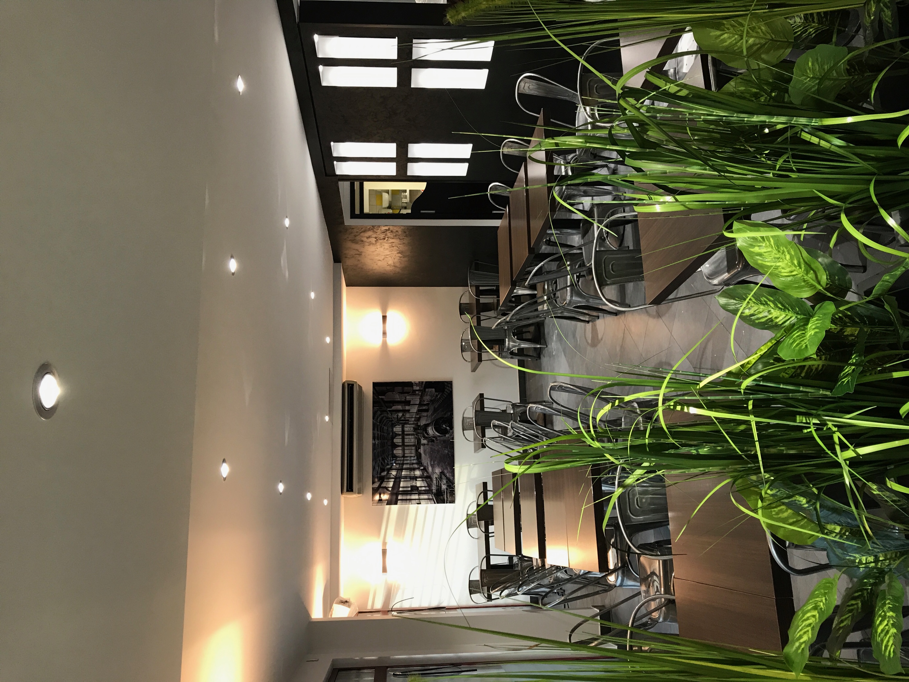 A VENDRE FONDS DE COMMERCE D'UNE BRASSERIE AVEC SALLE DE RESTAURANT DE 60 COUVERTS AINSI QU'UNE TERRASSE PRIVEE DE 60 COUVERTS.