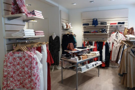 A vendre, cause retraite, fonds de commerce, boutique de prêt à porter féminin, située au coeur de ville, rue piétonne n°1. Marques qualitatives dont la notoriété fidélise depuis de nombreuses années une clientèle locale, départementale et touristique. Enseigne indépendante. Grandes vitrines qui permettent de valoriser l'offre. Loyer modéré. Surface de vente de 40m2 (plus 40 m2 de réserve) Locaux en parfait état, exploitation immédiate. Chiffre d'affaires constant, très bonne rentabilité.

Prix du fonds de commerce à débattre.